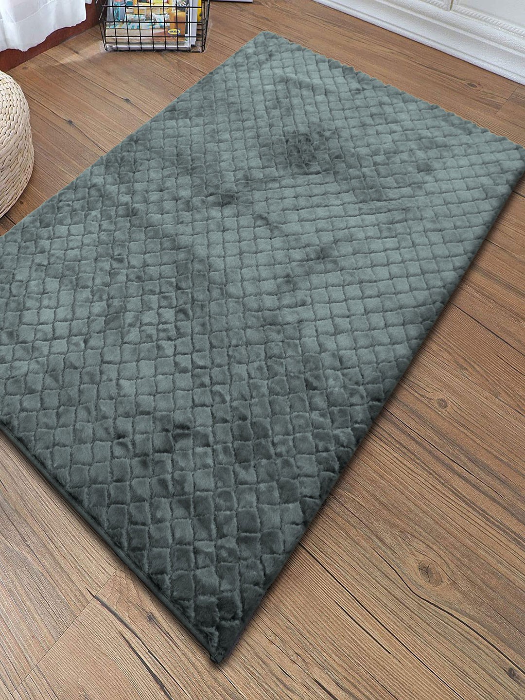 

LUXEHOME INTERNATIONAL Grey Checked Carpets