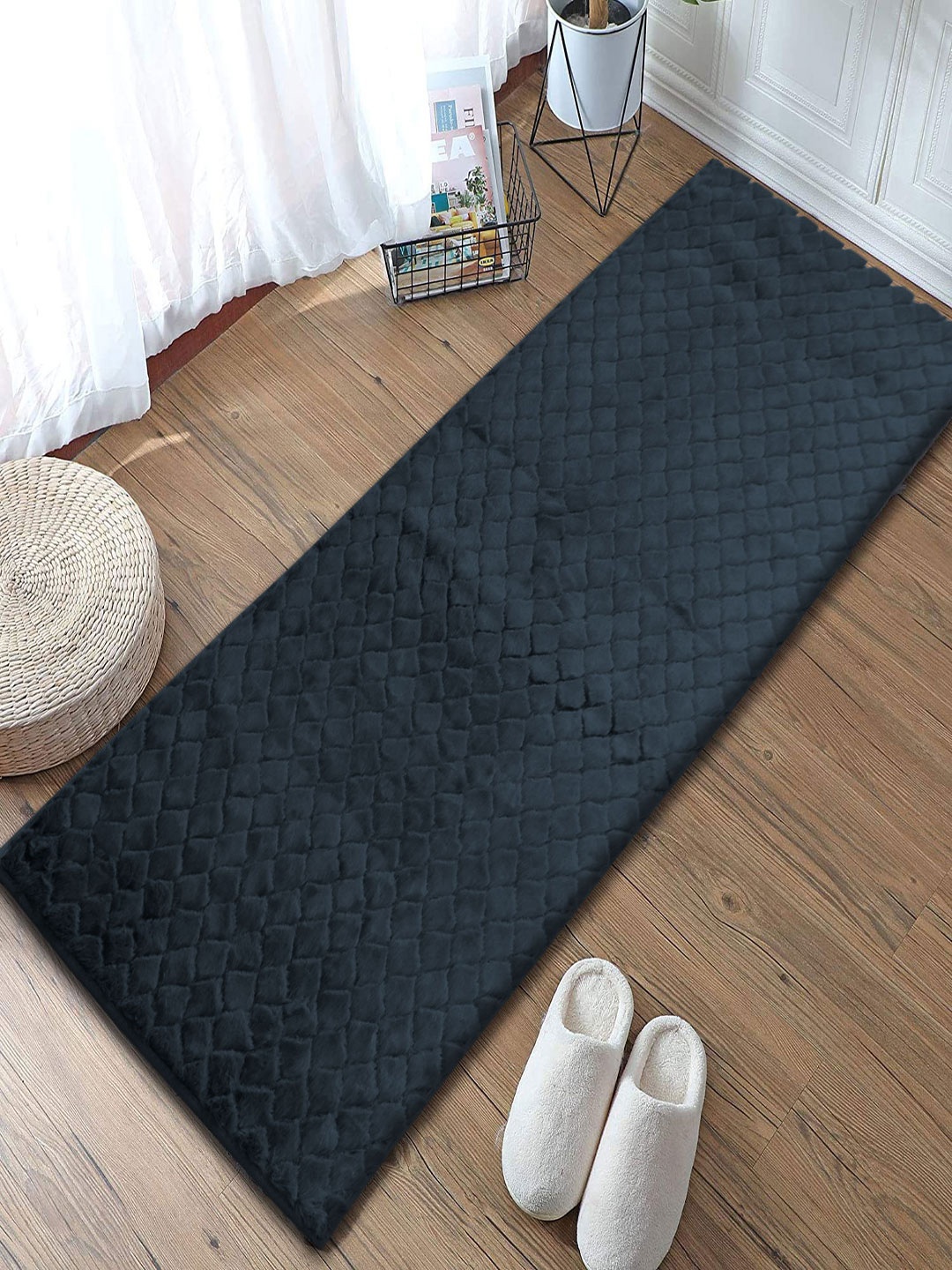 

LUXEHOME INTERNATIONAL Black Checked Runners