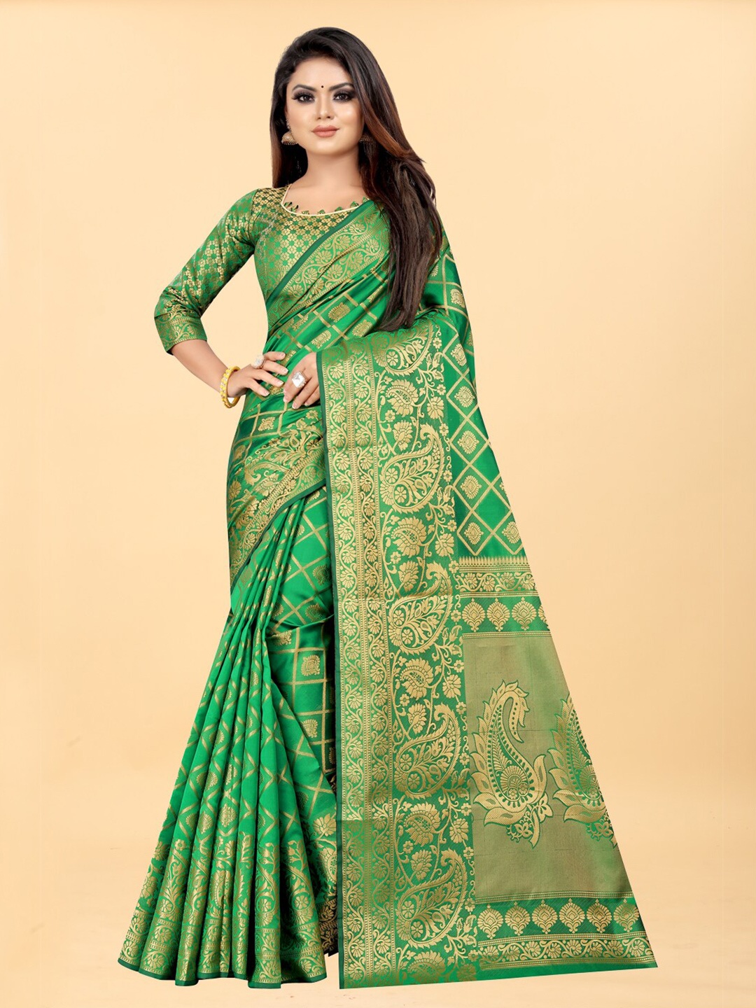 

Hinayat Fashion Green & Gold-Toned Woven Design Zari Silk Blend Banarasi Saree