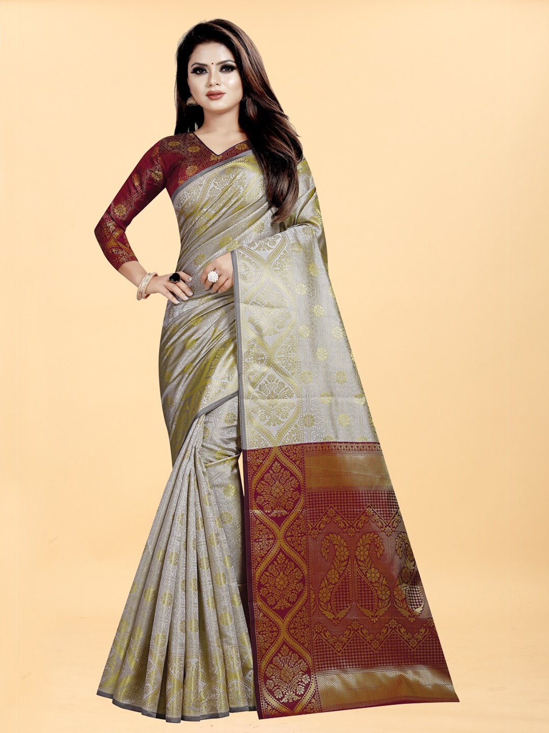 

Hinayat Fashion Grey & Maroon Ethnic Motifs Zari Silk Blend Banarasi Saree