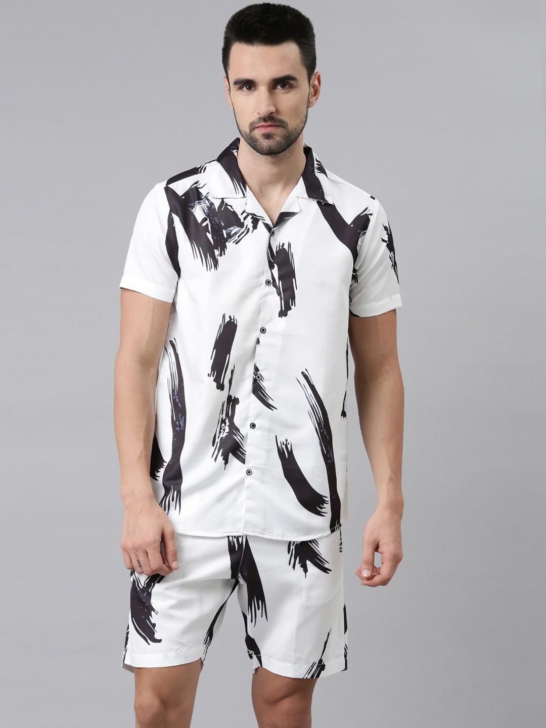 

Bushirt Men White & Black Printed Night suit