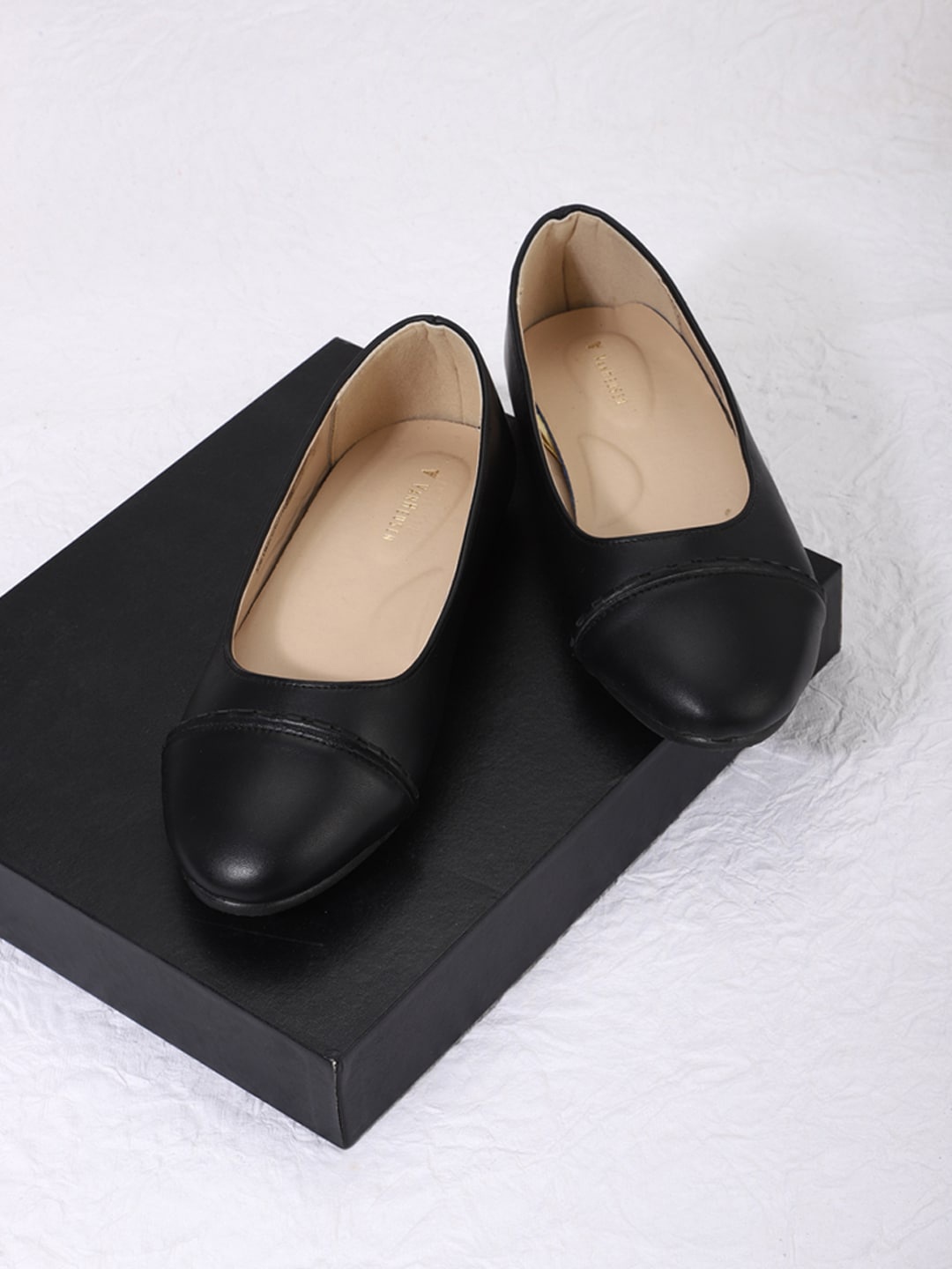 

Van Heusen Woman Women Black Ballerinas Flats
