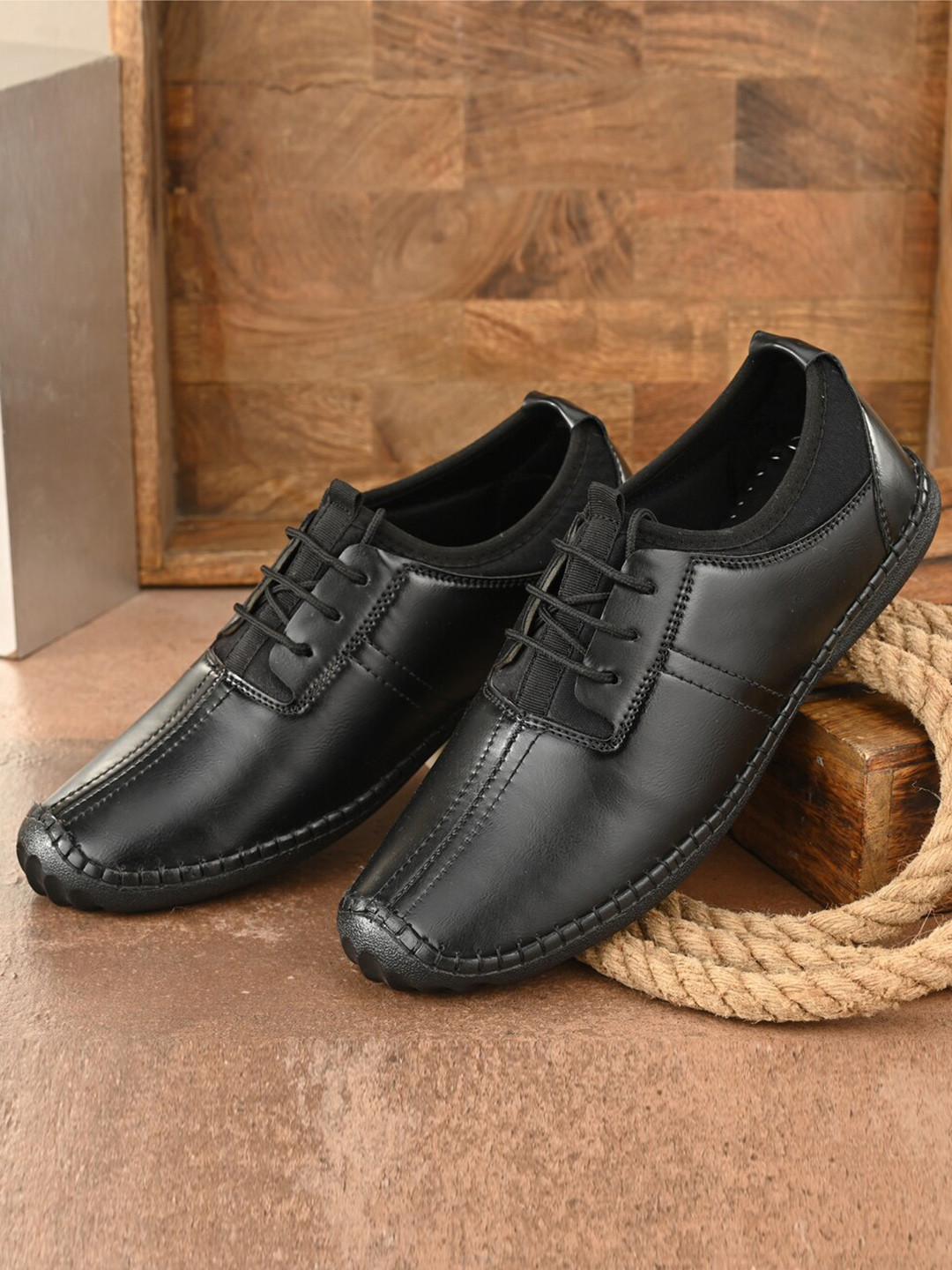 

VIV Men Black Sneakers