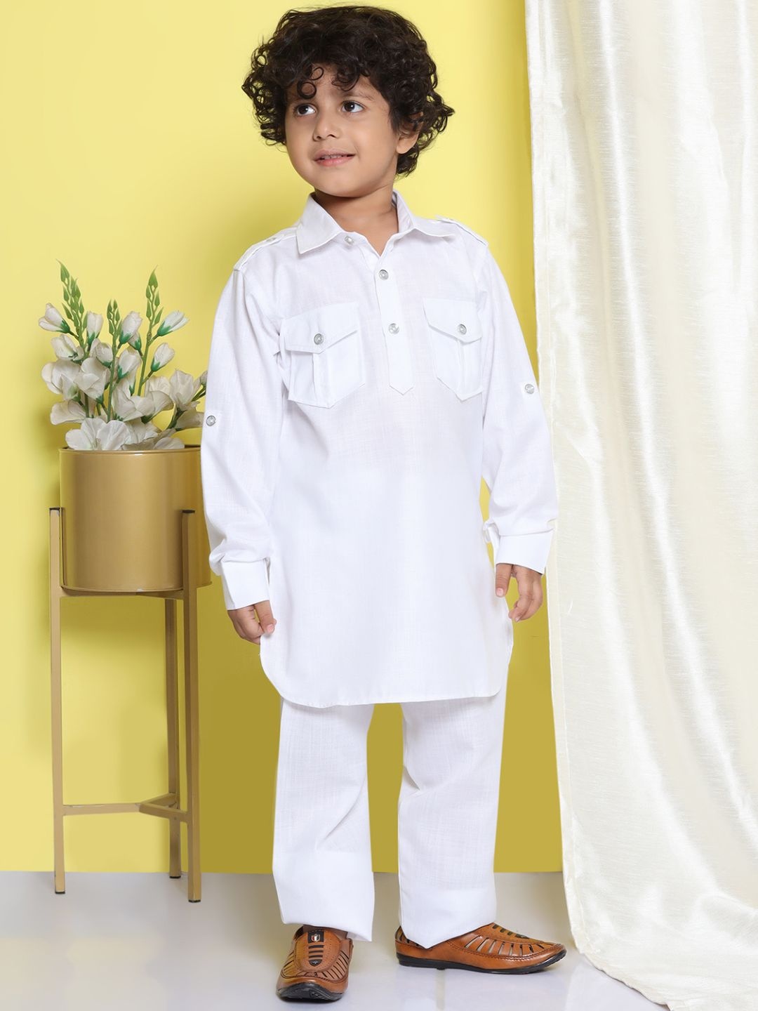 

Aj DEZInES Boys White Solid Kurta with Salwar