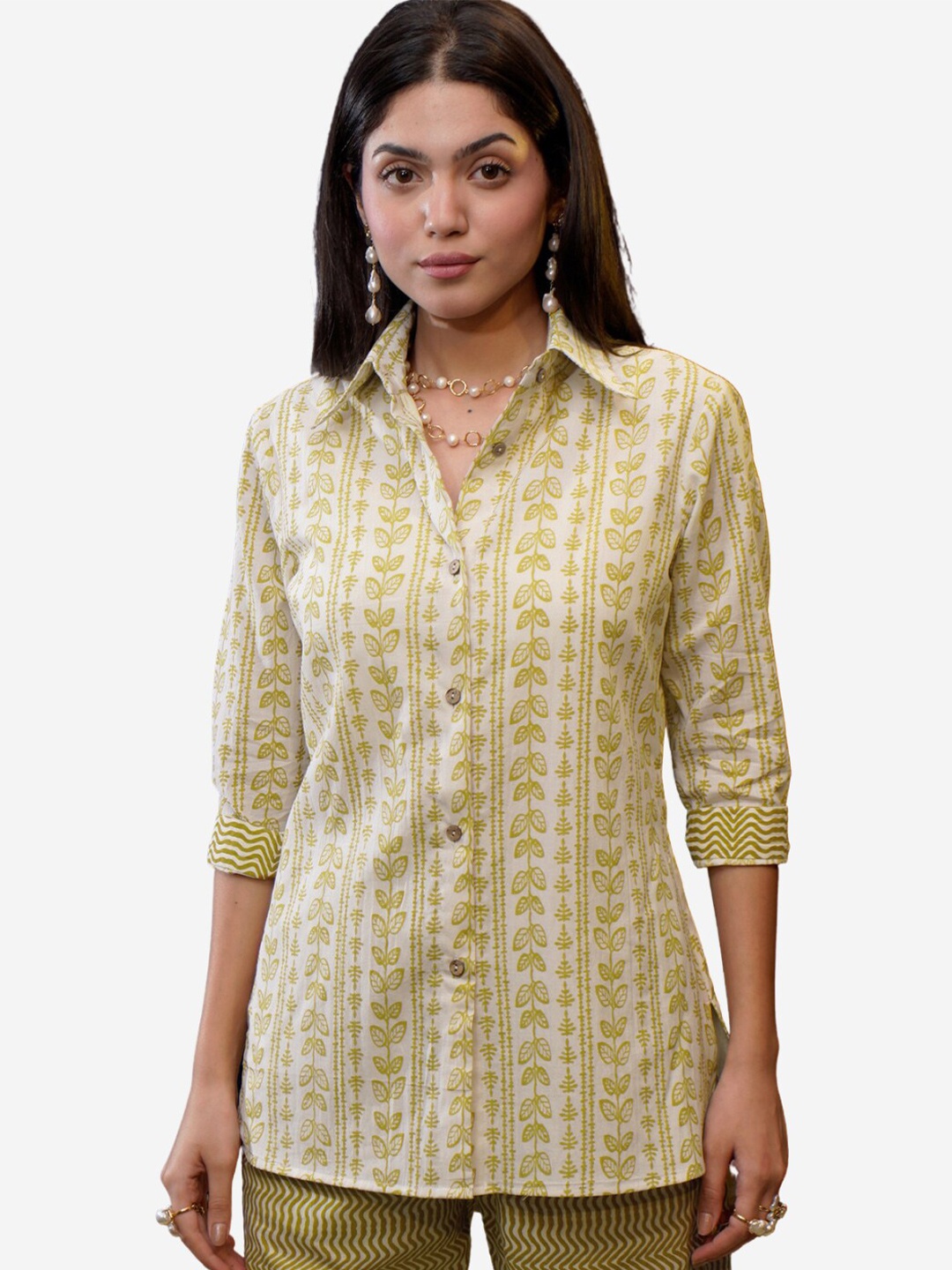 

Alaya By Stage3 Green & reed Print Mandarin Collar Top