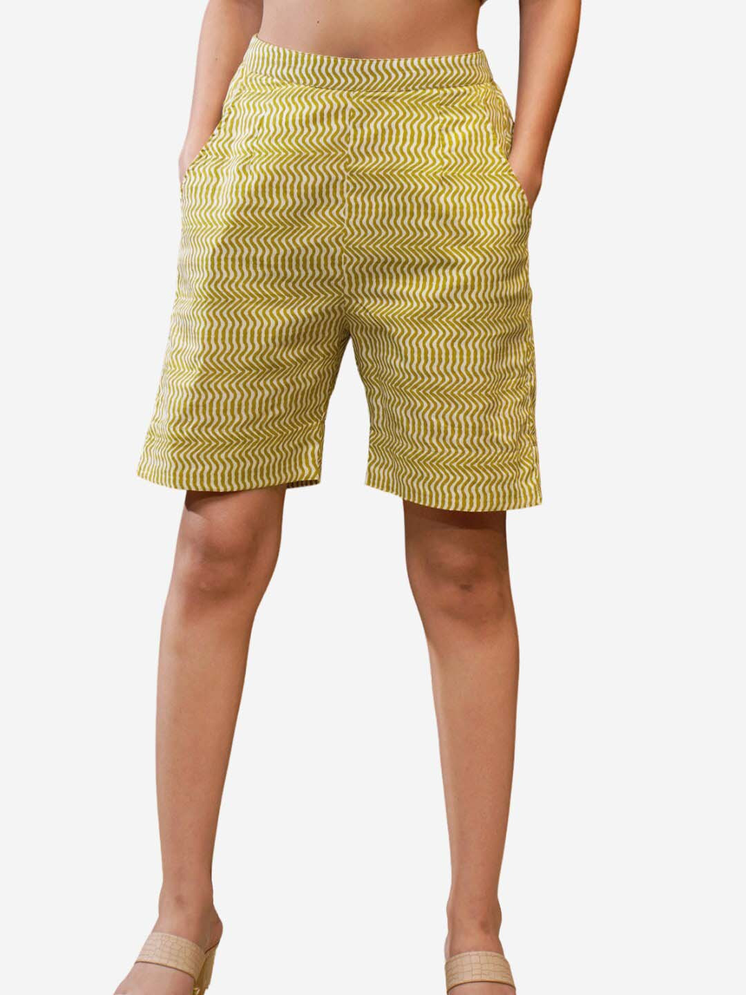 

Alaya By Stage3 Women Green Printed Shorts