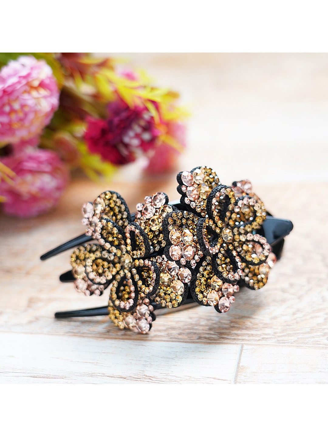 

MIZORRI Women Yellow & Black Beaded Claw Clip