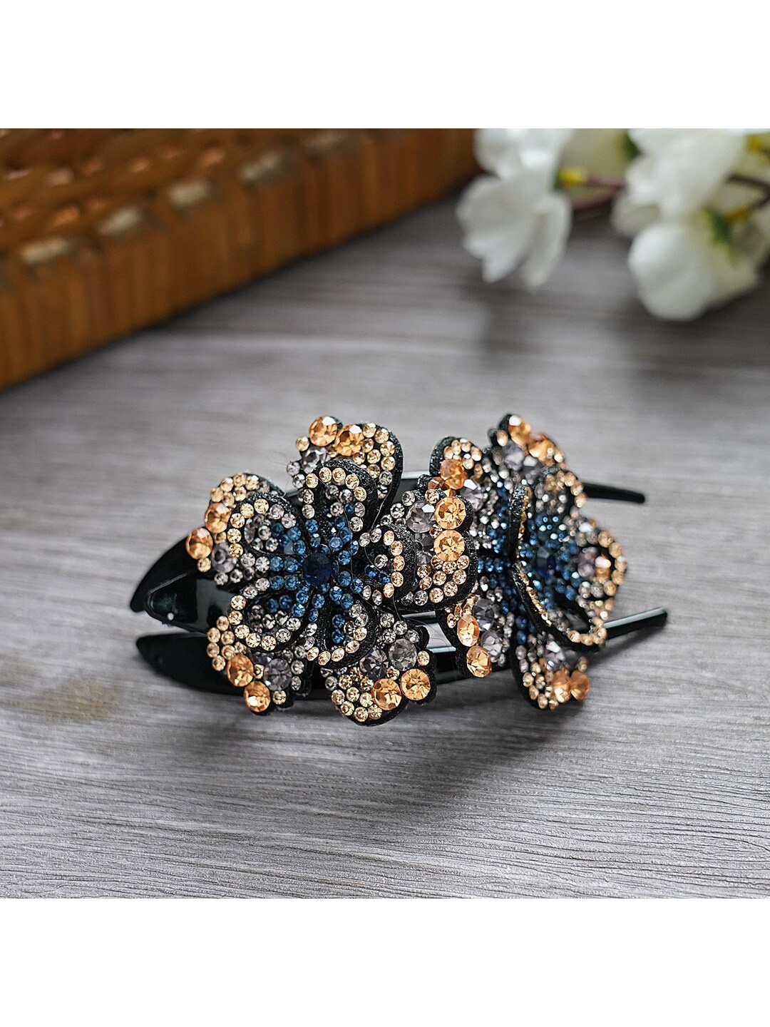 

MIZORRI Women Black & Blue Claw Clip