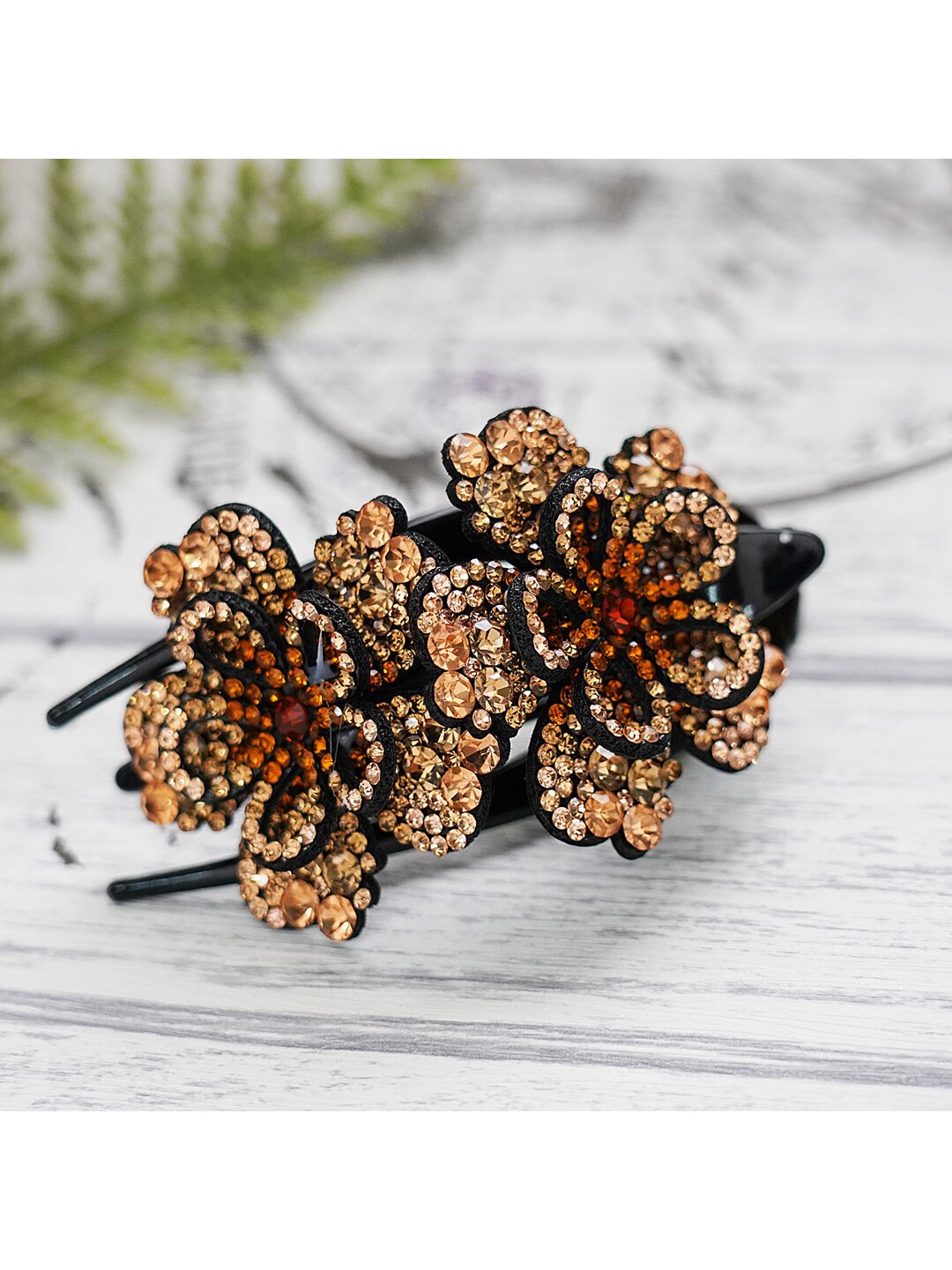 

MIZORRI Women Gold-Toned & Black Embellished Claw Clip