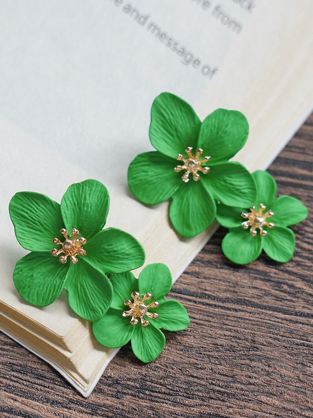 

MIZORRI Green Contemporary Studs Earrings