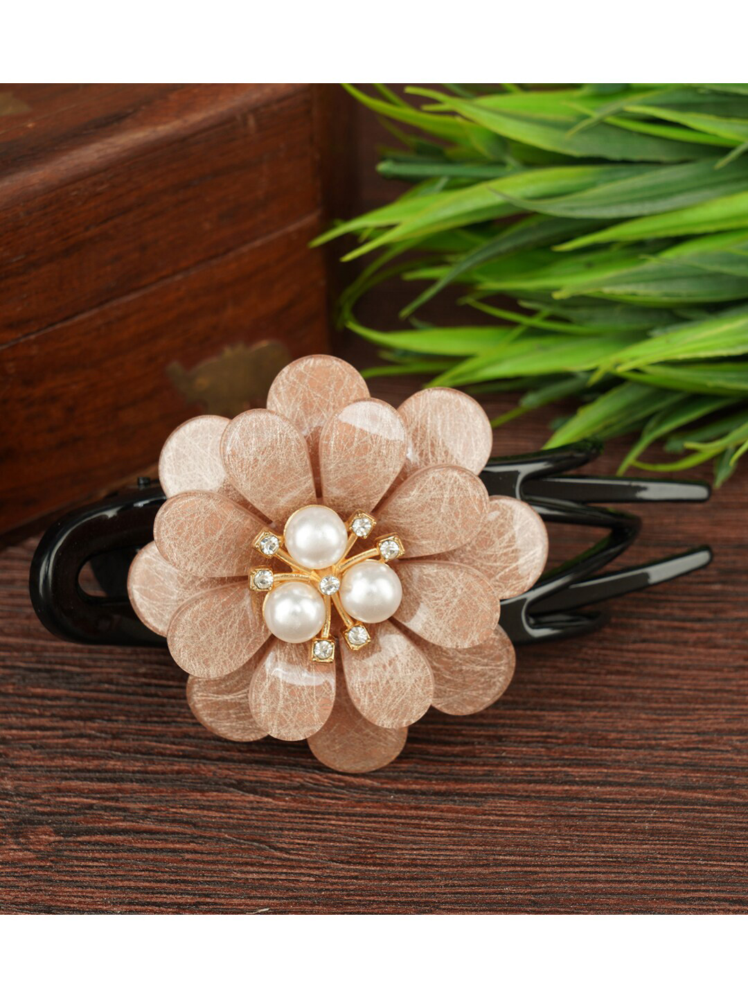 

MIZORRI Women Peach-Coloured & White Beaded Claw Clip