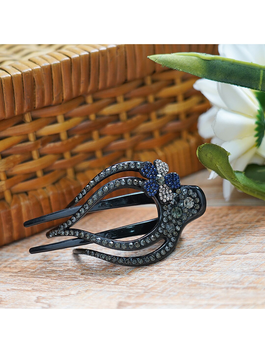 

MIZORRI Women Blue & Black Claw Clip