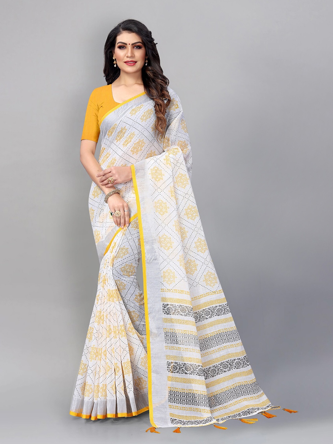 

APNISHA Yellow & White Pure Cotton Saree