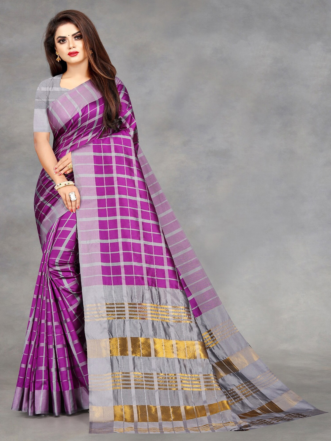 

APNISHA Grey & Gold-Toned Checked Pure Cotton Saree