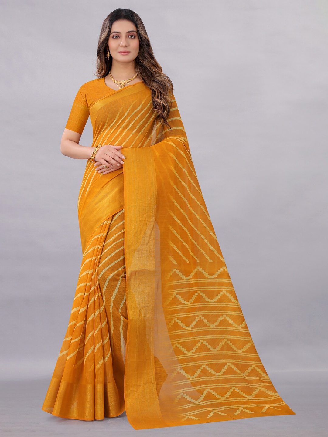 

APNISHA Yellow & White Pure Cotton Saree