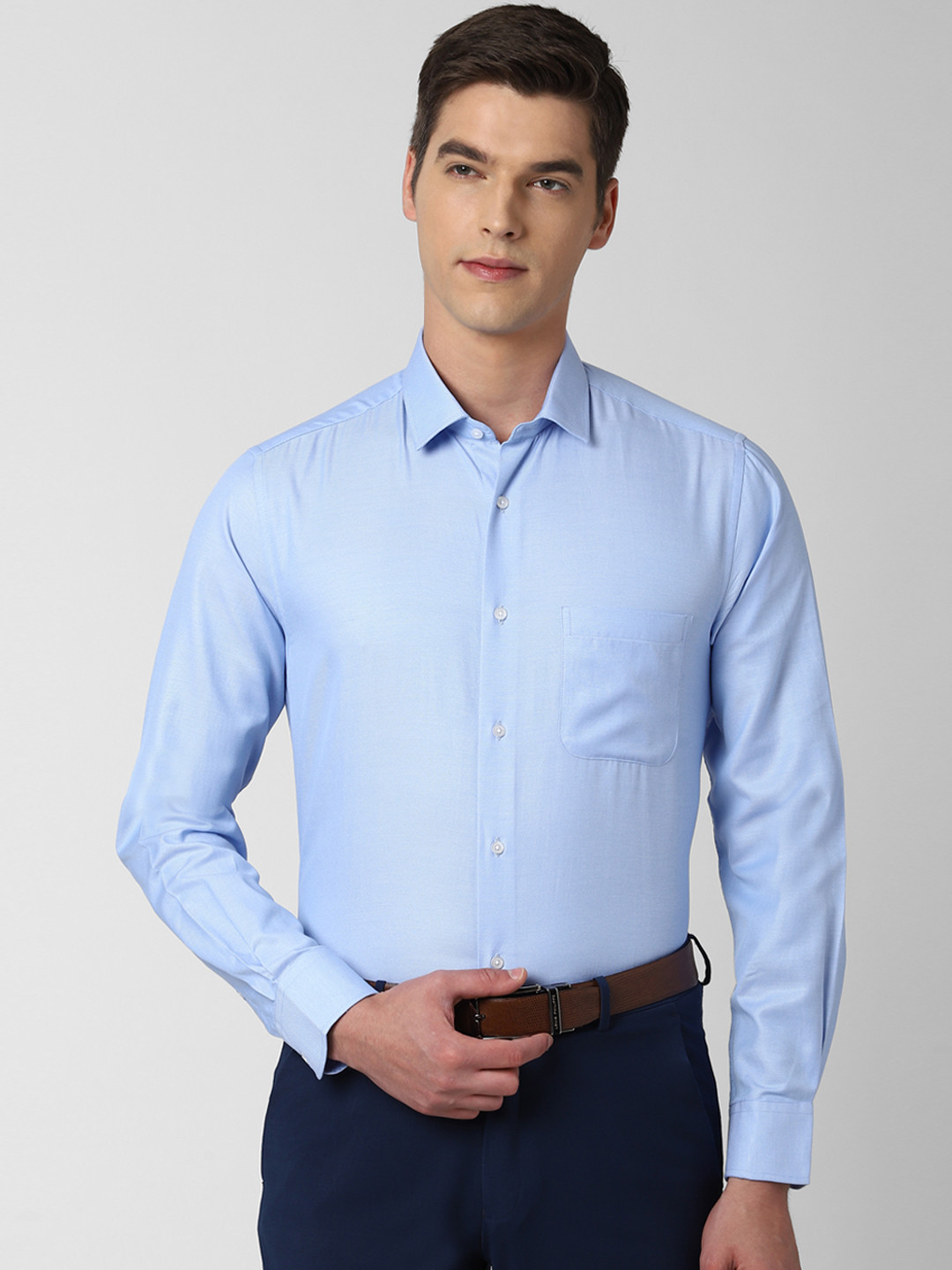 

Peter England Men Blue Nuvo Regular Fit Solid Formal Shirt