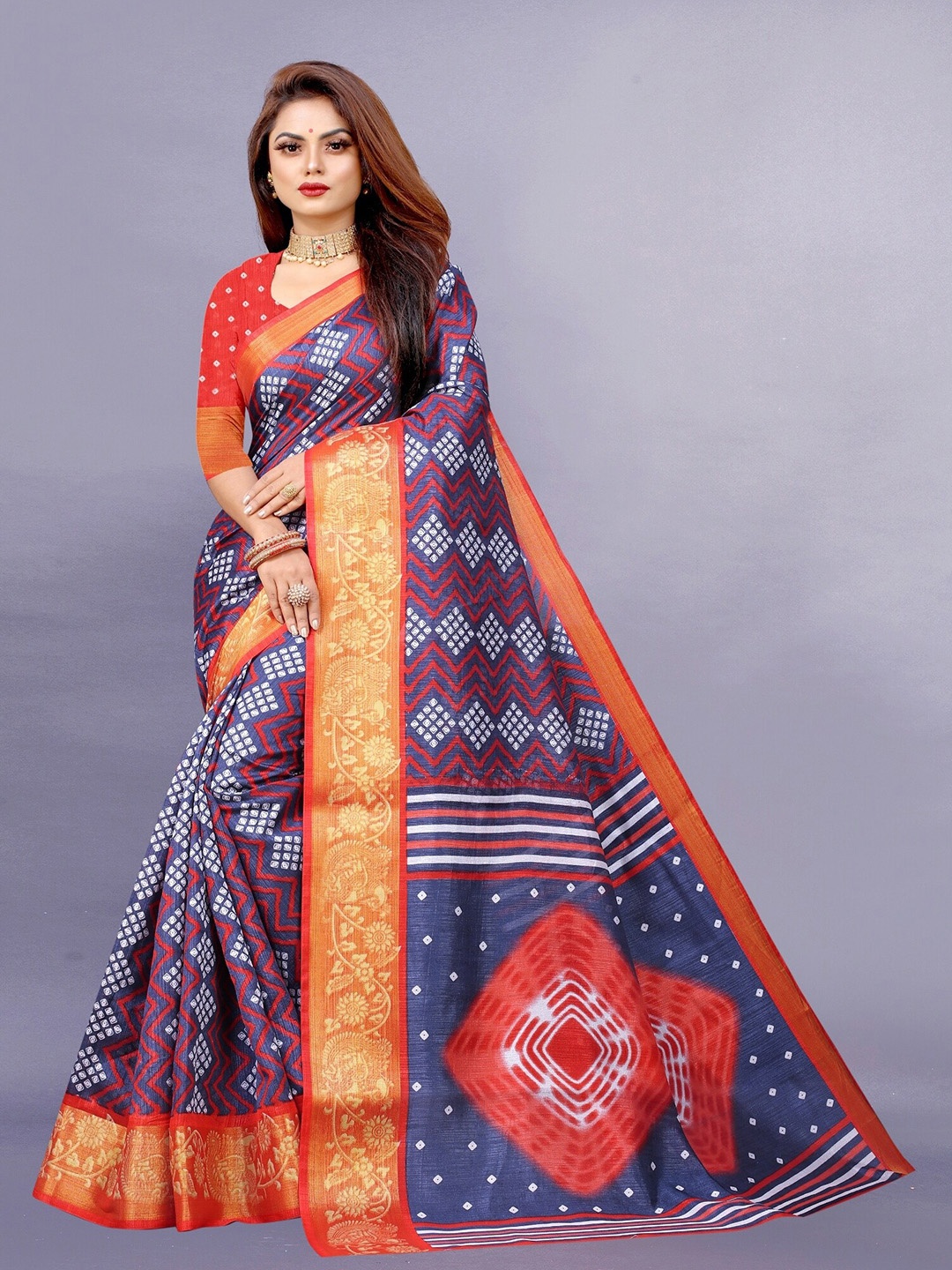 

APNISHA Grey & Red Bandhani Zari Pure Cotton Saree