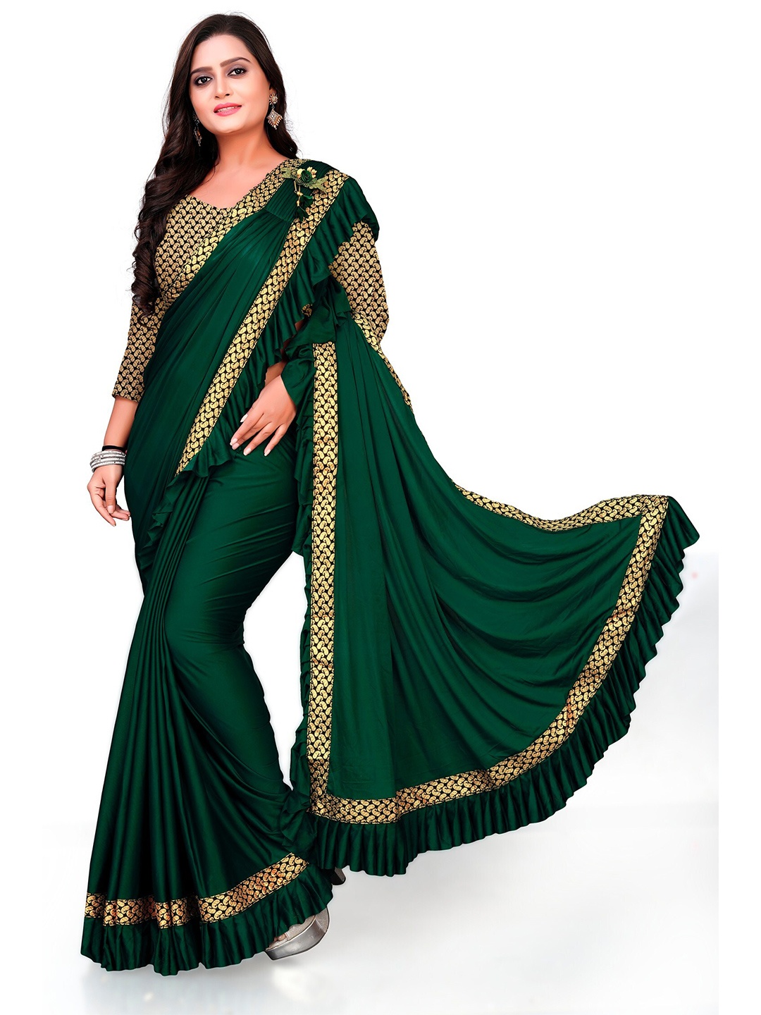 

APNISHA Green & Gold-Toned Zari Saree