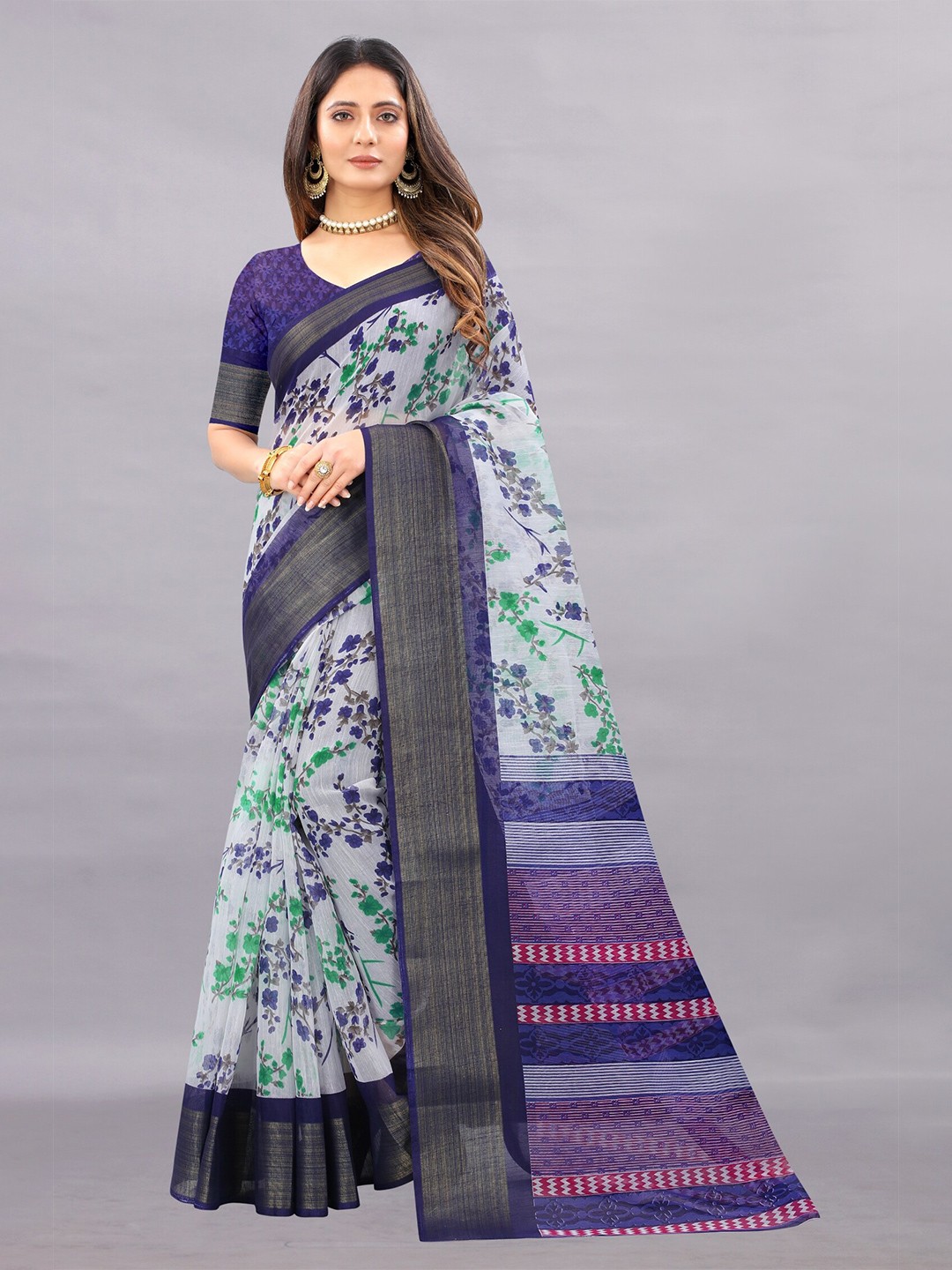 

APNISHA Navy Blue & Green Floral Zari Pure Cotton Saree