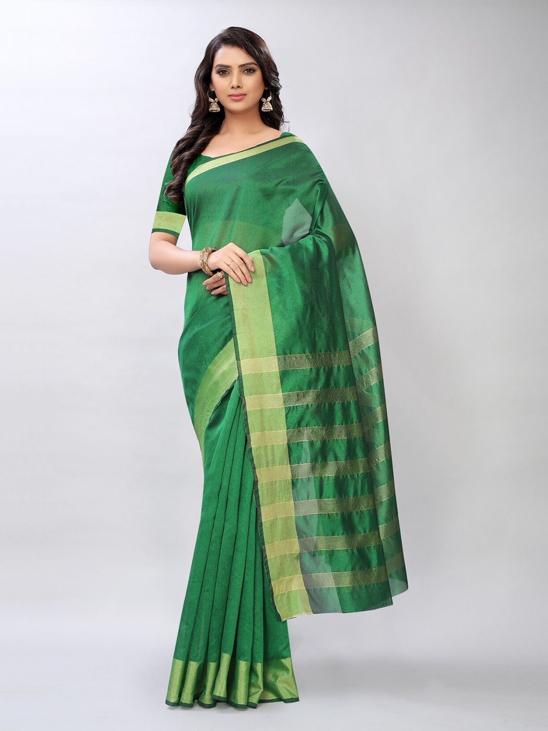 

APNISHA Green & Gold-Toned Zari Pure Cotton Saree