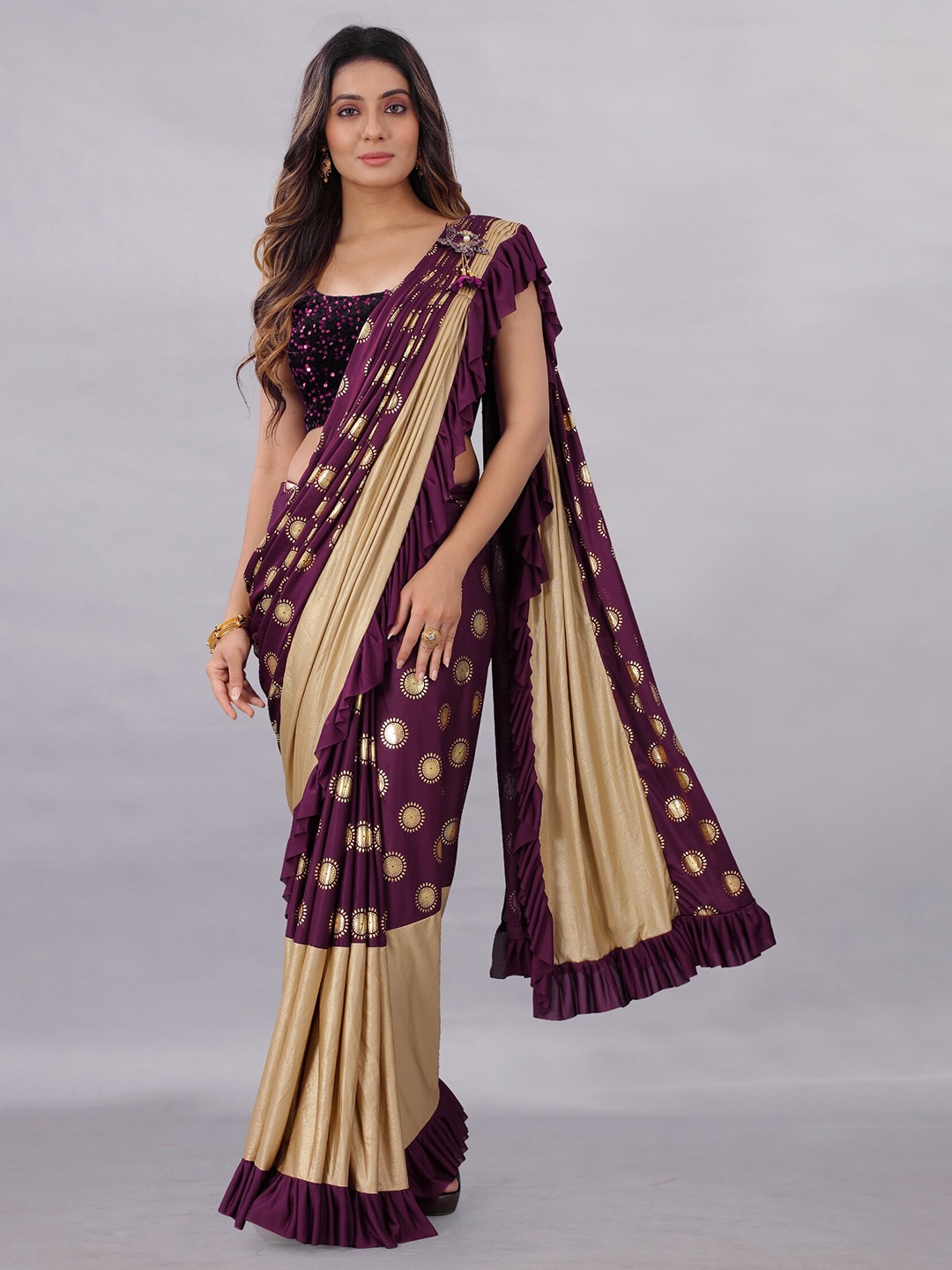 

APNISHA Purple & Gold-Toned Ethnic Motifs Saree
