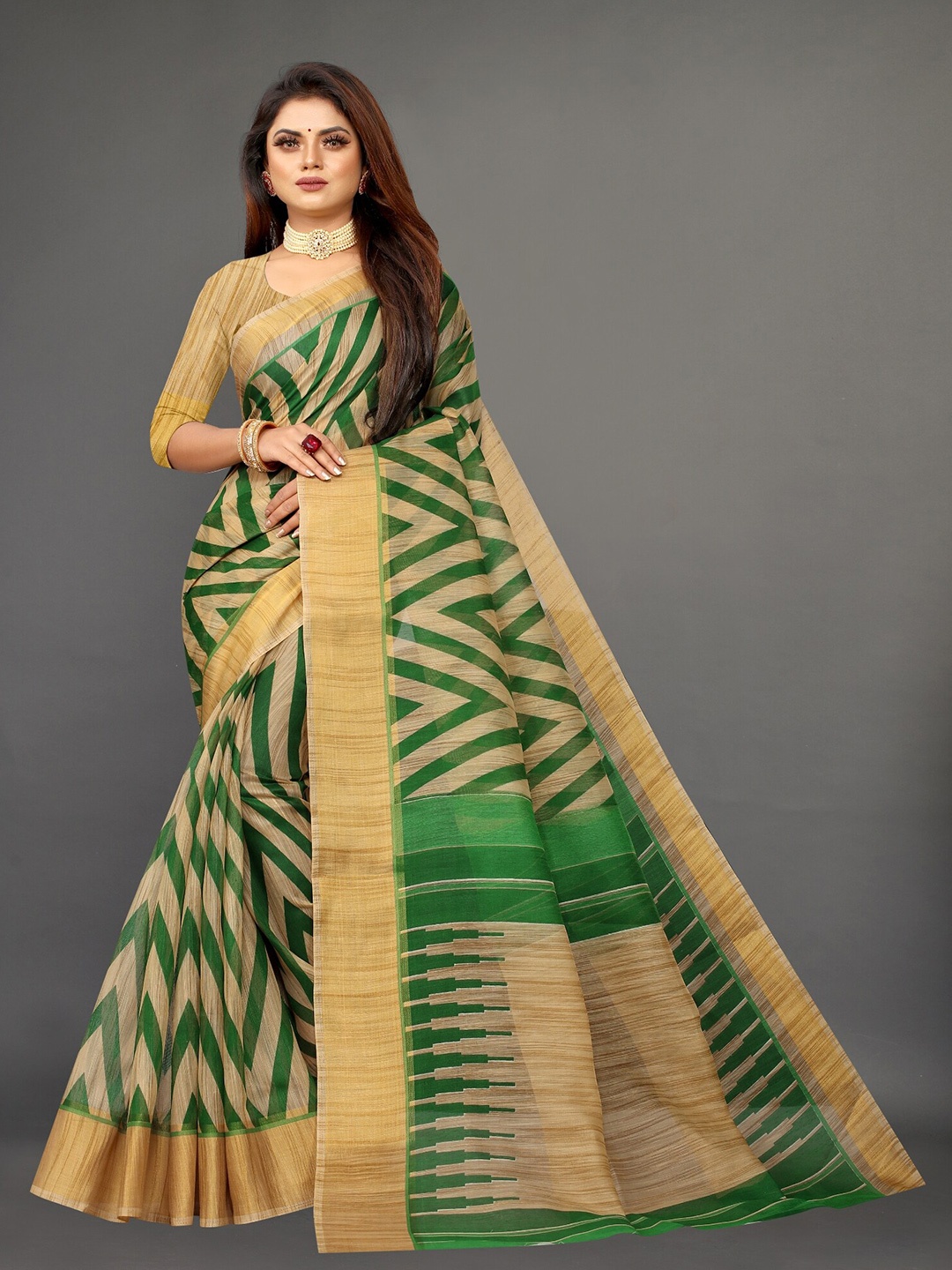 

APNISHA Green & Cream-Coloured Pure Cotton Saree