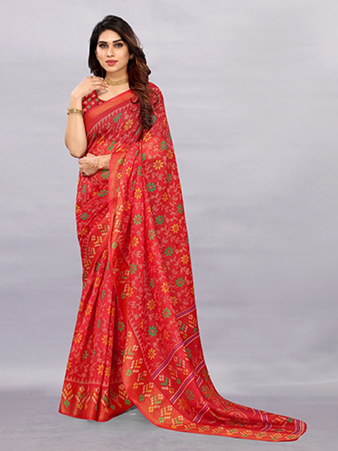 

APNISHA Women Red Sarees