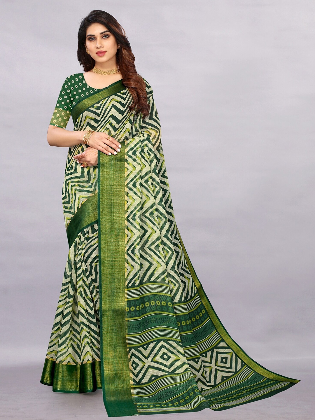 

APNISHA Green & White Leheriya Zari Pure Cotton Saree
