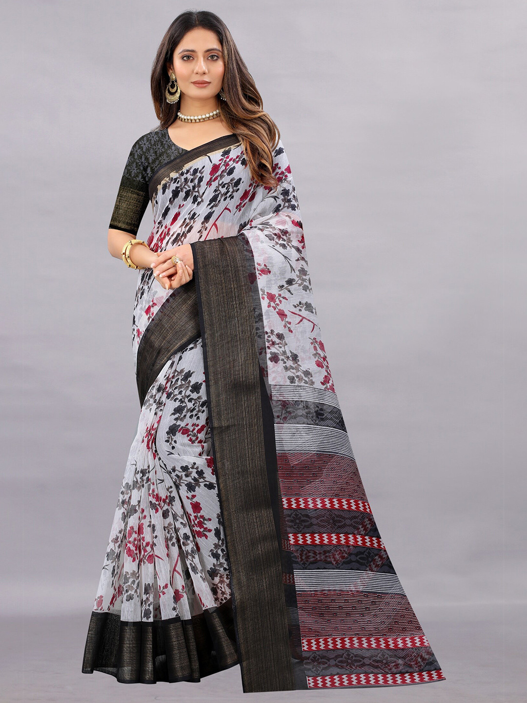 

APNISHA Black & Red Floral Zari Pure Cotton Saree