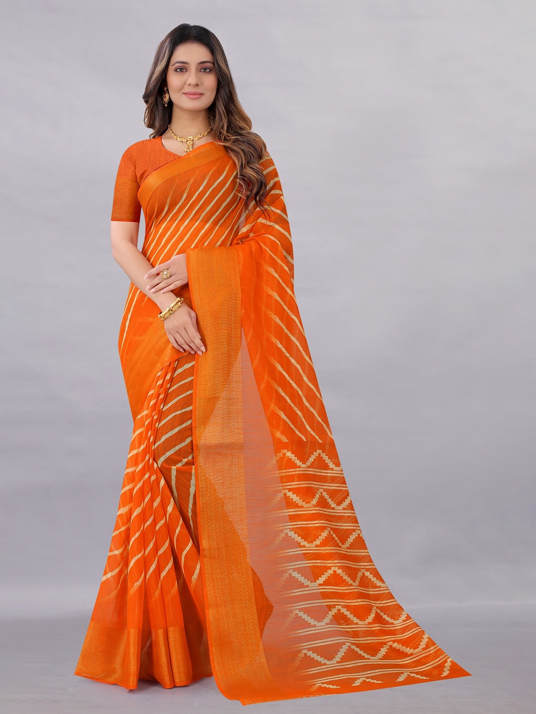 

APNISHA Orange & White Leheriya Zari Pure Cotton Saree