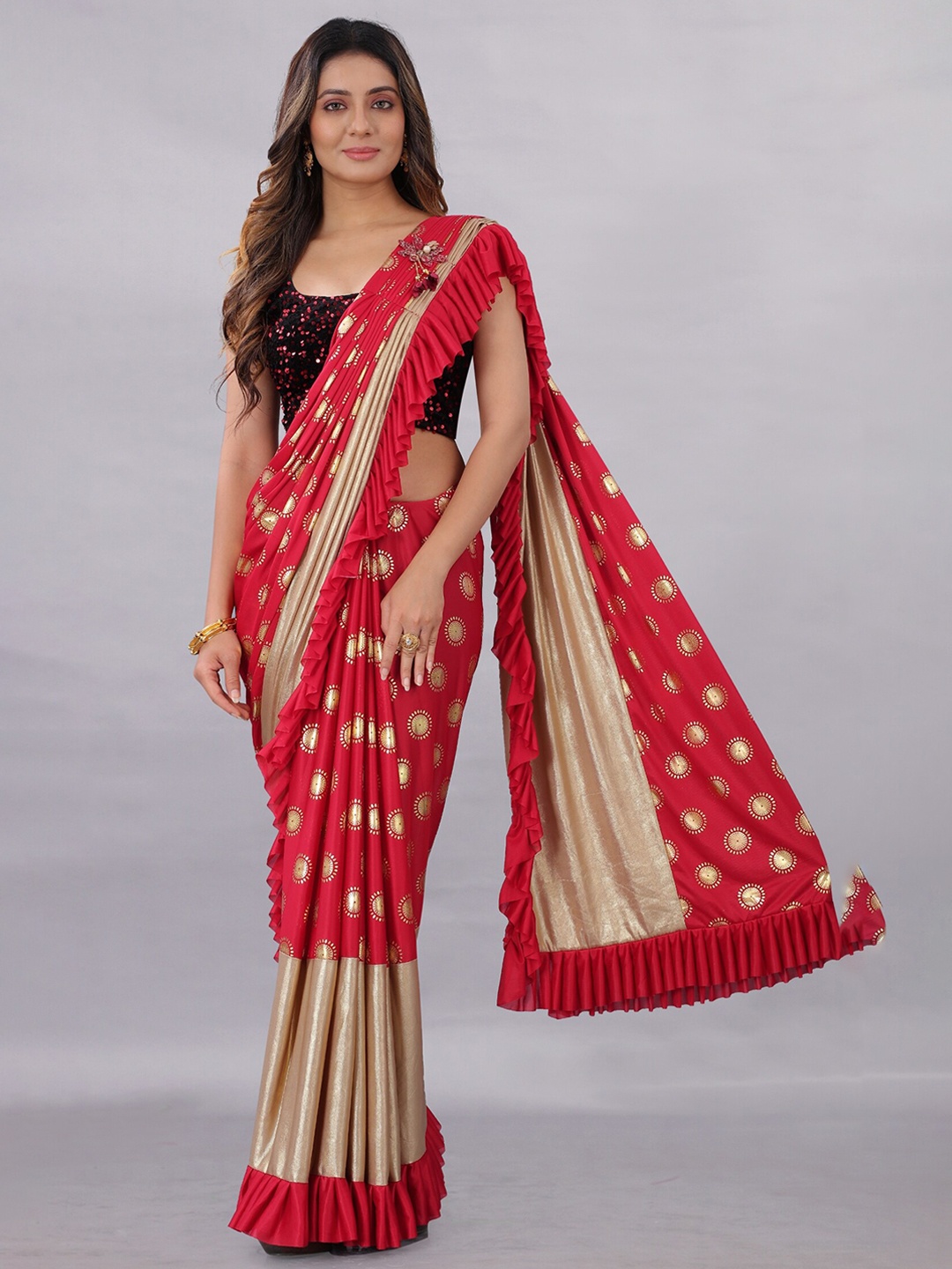 

APNISHA Red & Gold-Toned Floral Saree