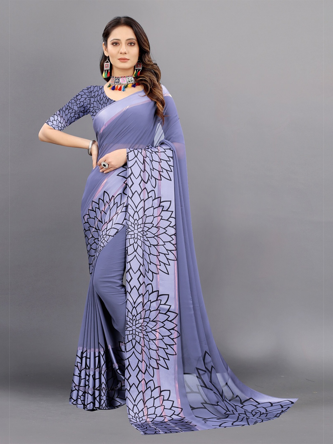 

APNISHA Grey & Black Floral Pure Georgette Saree