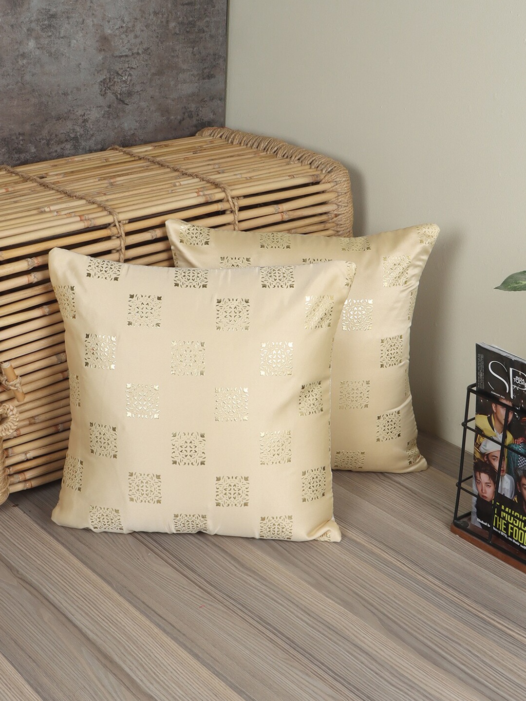 

MFD HOME FURNISHING Cream-Coloured & Gold-Toned Set of 2 Square Cushion Covers