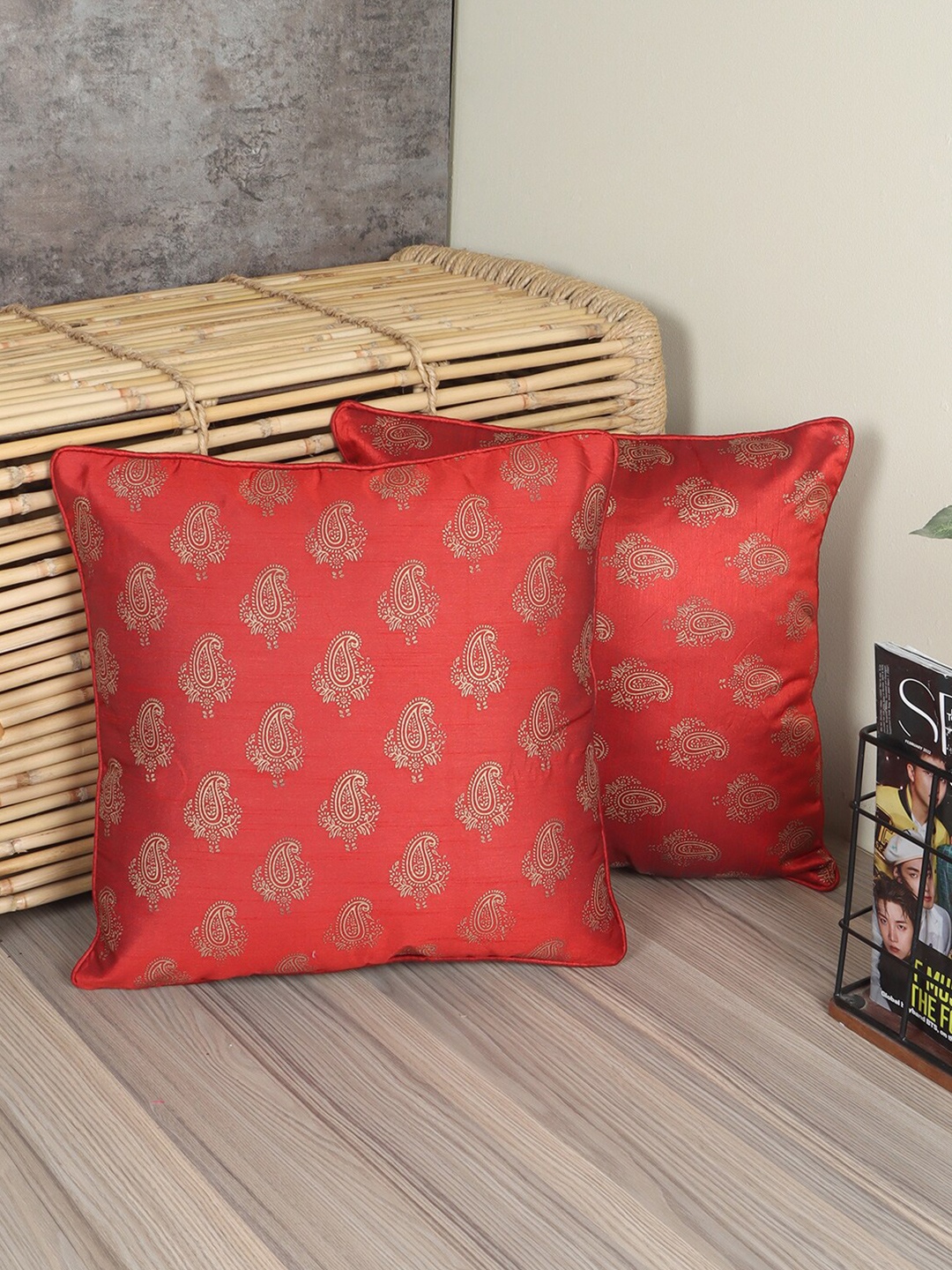 

MFD HOME FURNISHING Maroon & Gold-Toned Set of 2 Square Cushion Covers