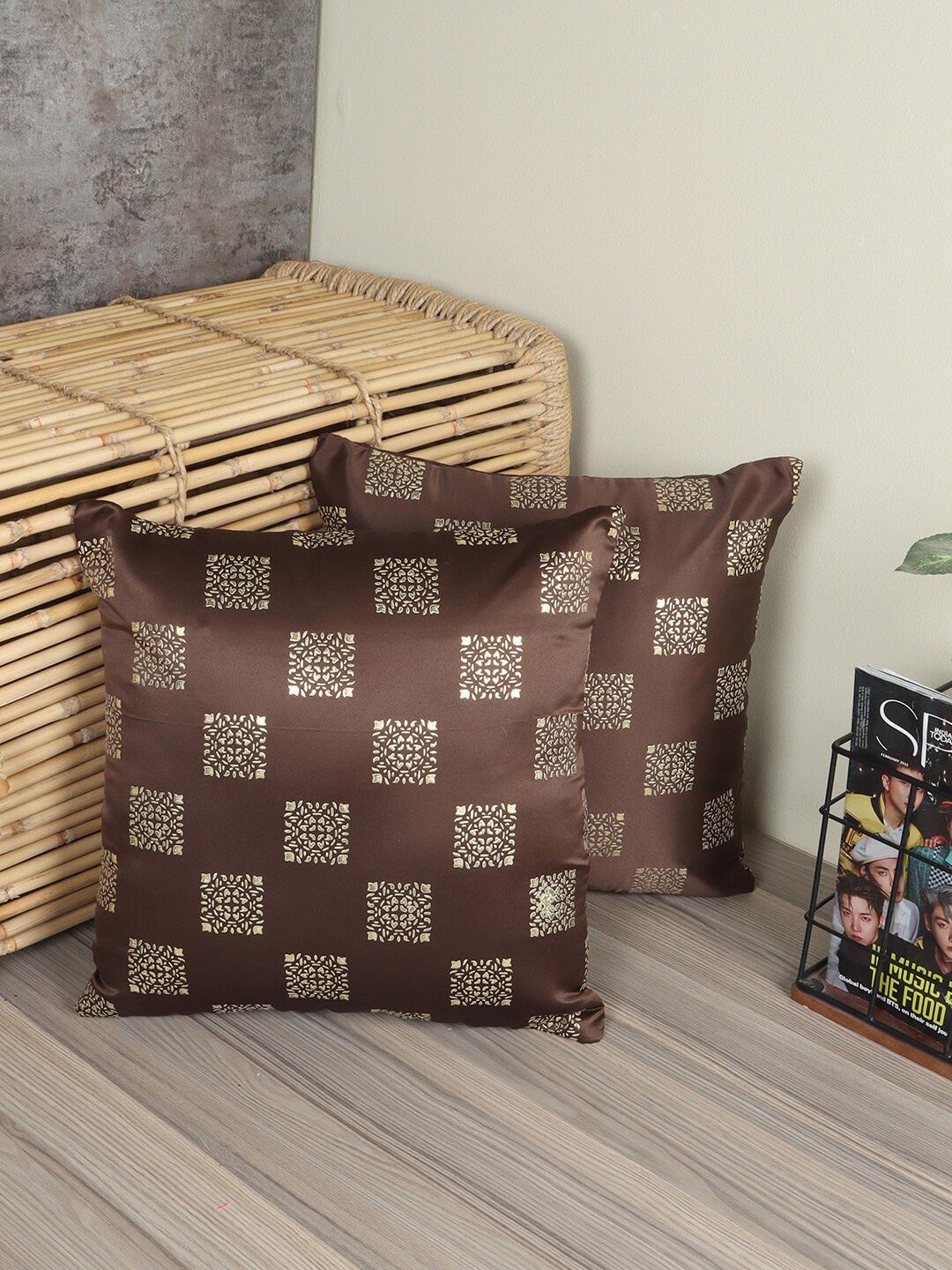 

MFD HOME FURNISHING Coffee Brown & Gold-Toned Set of 2 Square Cushion Covers