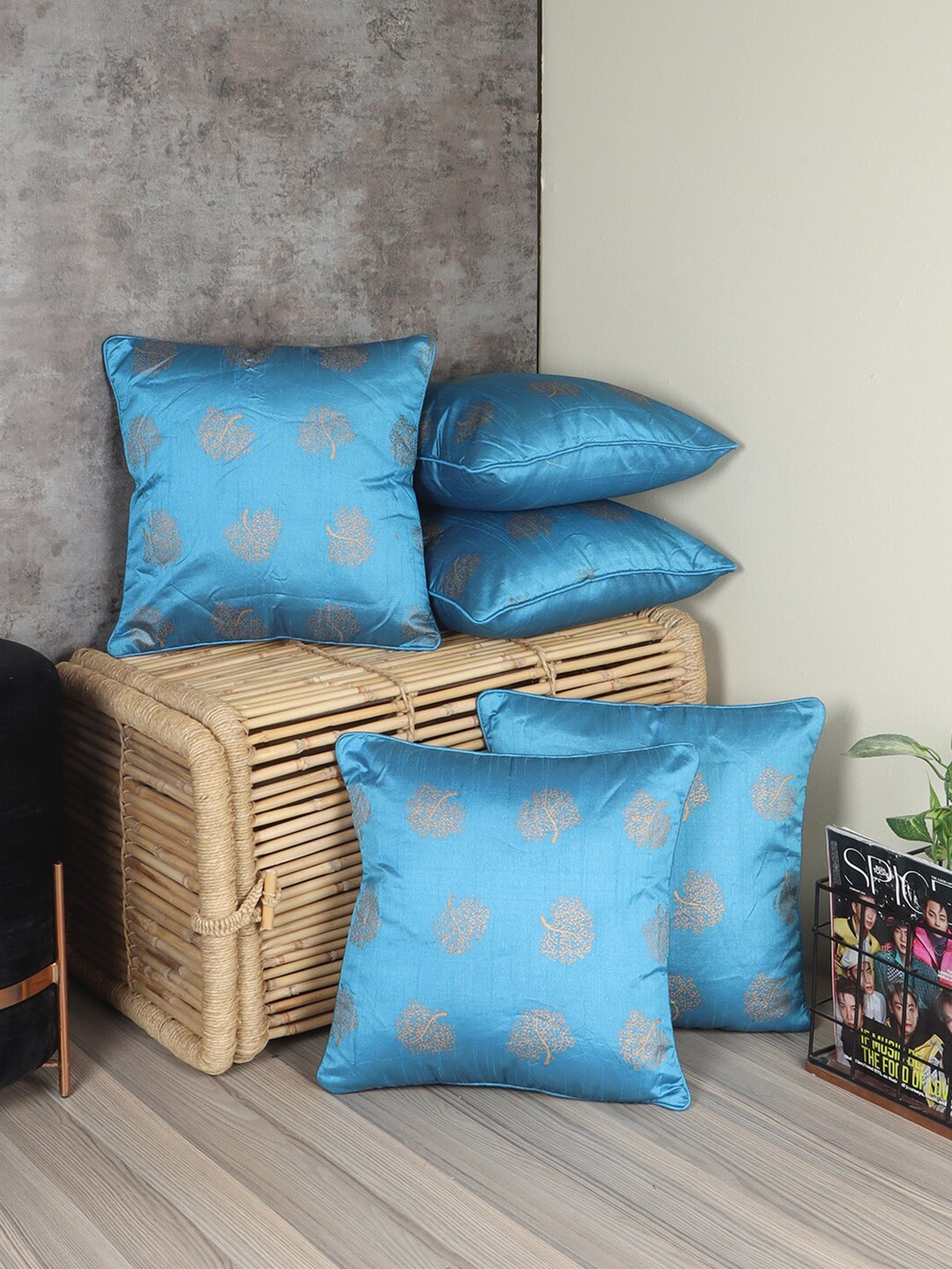 

MFD HOME FURNISHING Blue & Gold-Toned Set of 5 Square Cushion Covers