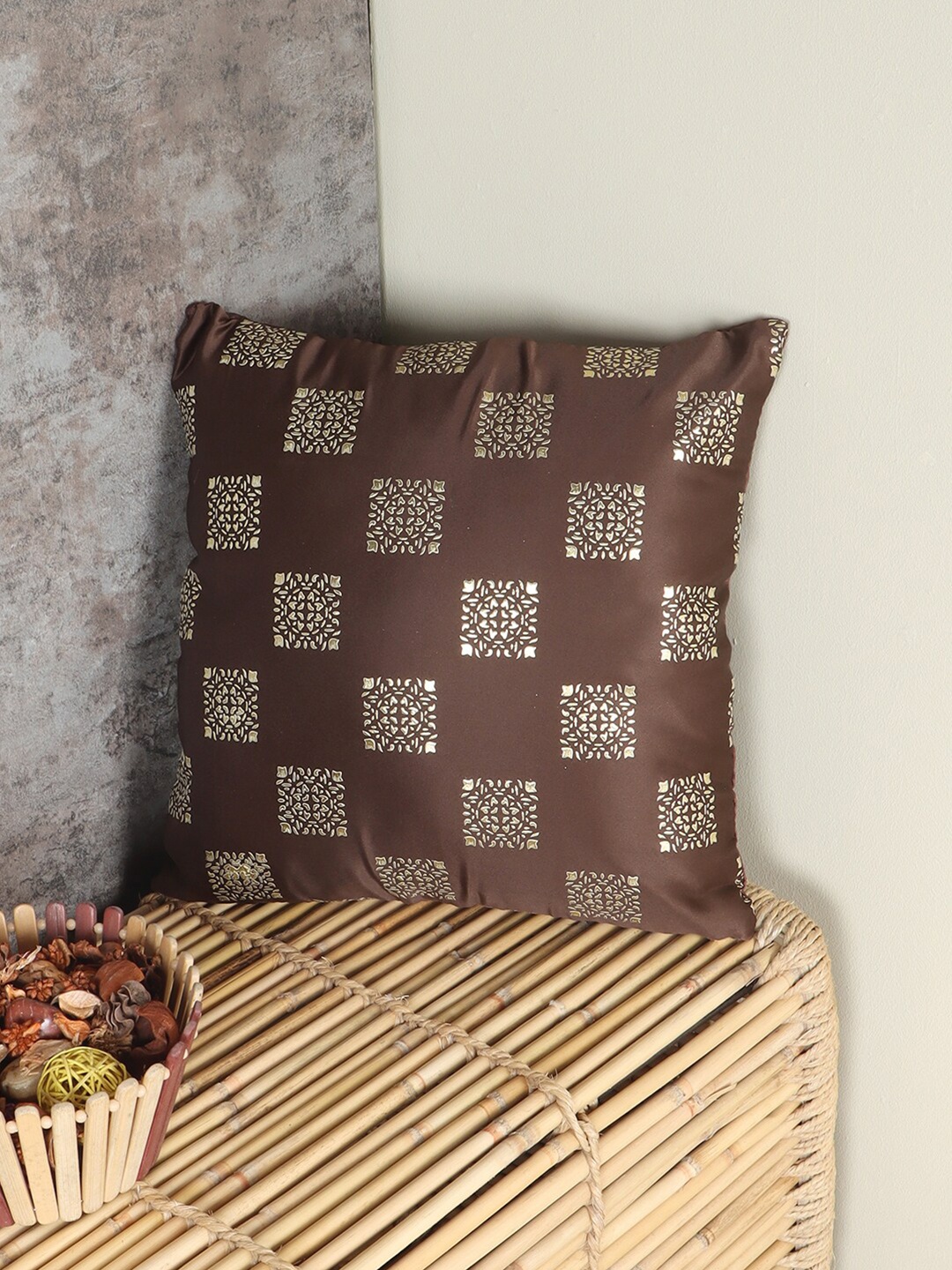 

MFD HOME FURNISHING Coffee Brown & Silver-Toned Square Cushion Covers