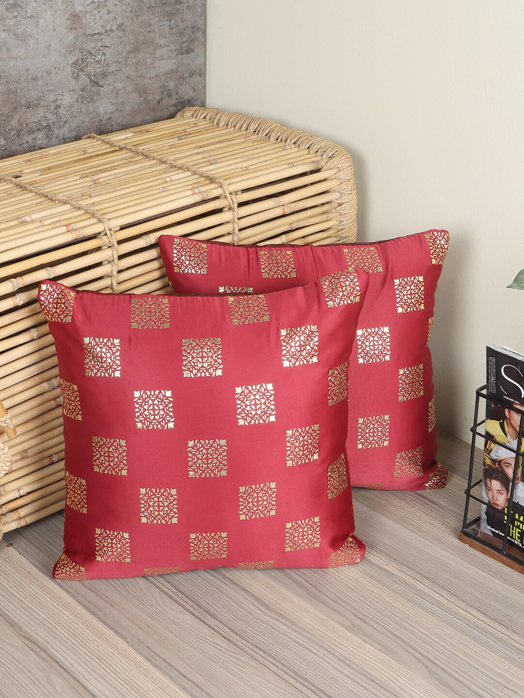 

MFD HOME FURNISHING Maroon & Gold-Toned Set of 2 Square Cushion Covers