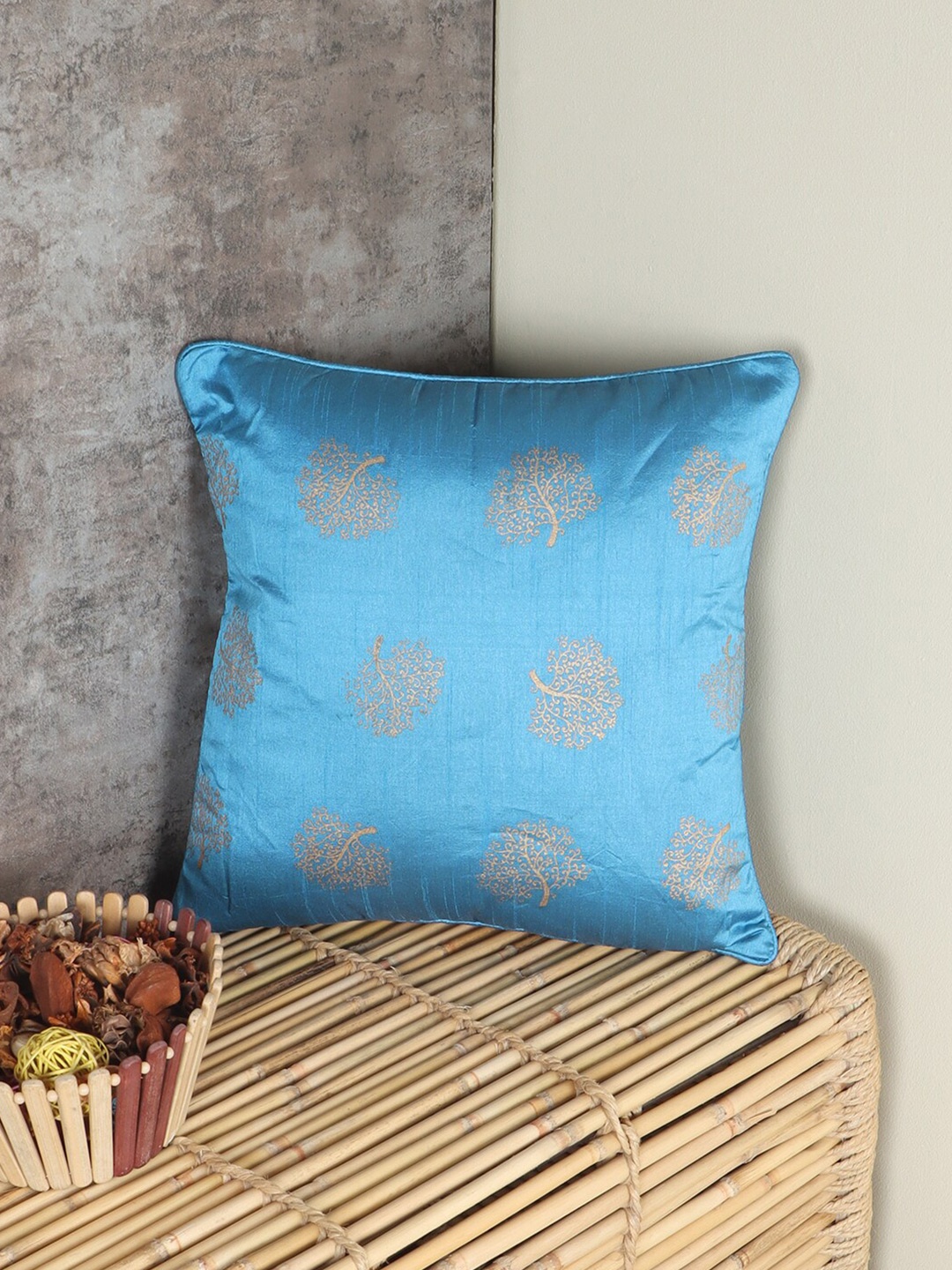 

MFD HOME FURNISHING Blue & Gold-Toned Square Cushion Covers