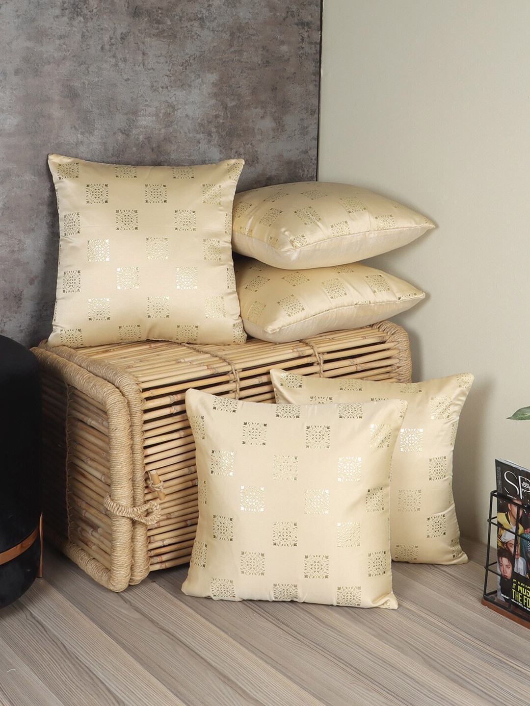 

MFD HOME FURNISHING Cream-Coloured & Gold-Toned Set of 5 Square Cushion Covers