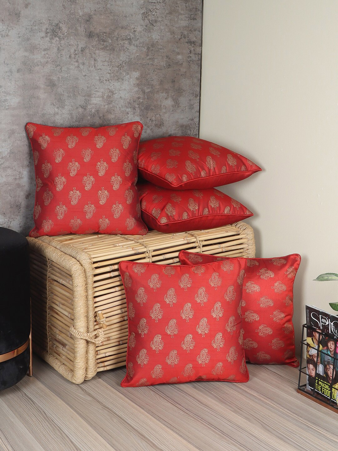 

MFD HOME FURNISHING Maroon & Gold-Toned Set of 5 Square Cushion Covers