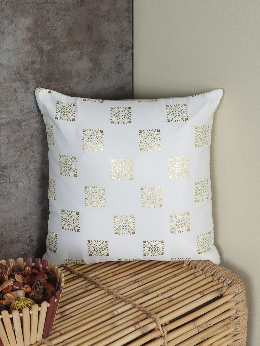 

MFD HOME FURNISHING White & Gold-Toned Square Cushion Covers