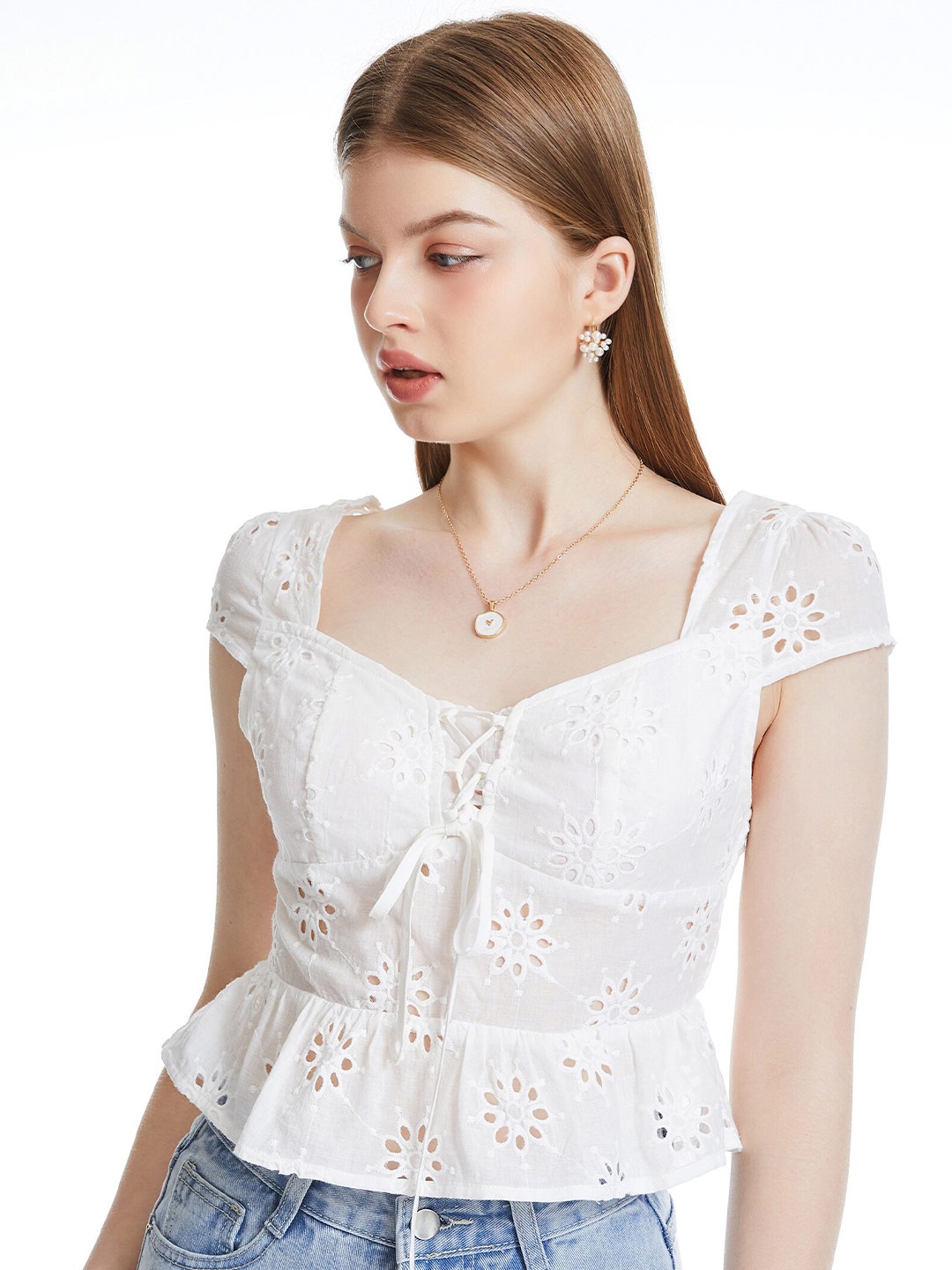 

URBANIC White Sweetheart Neck Crop Top