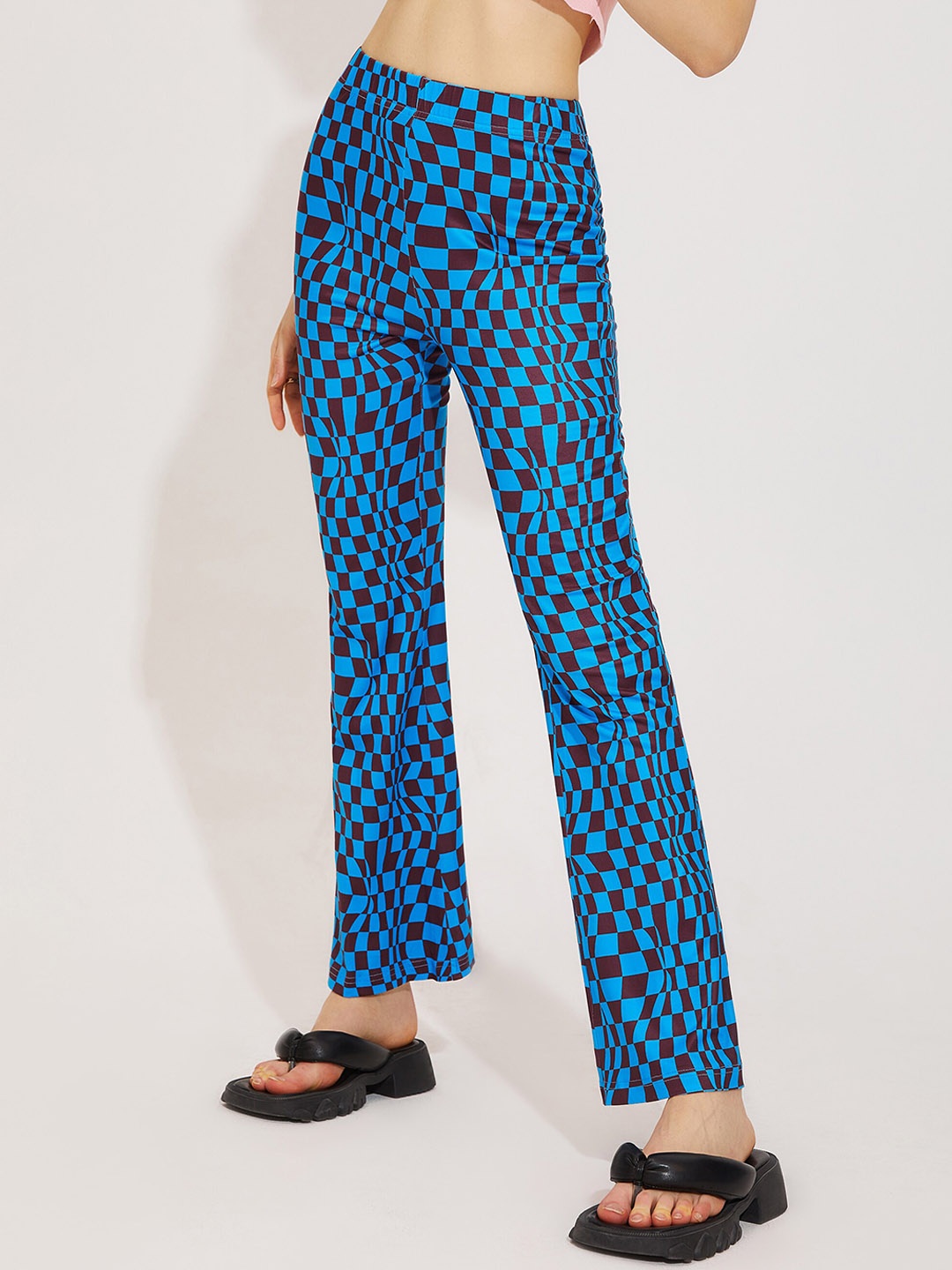 

URBANIC Women Blue Printed Pleated Trousers
