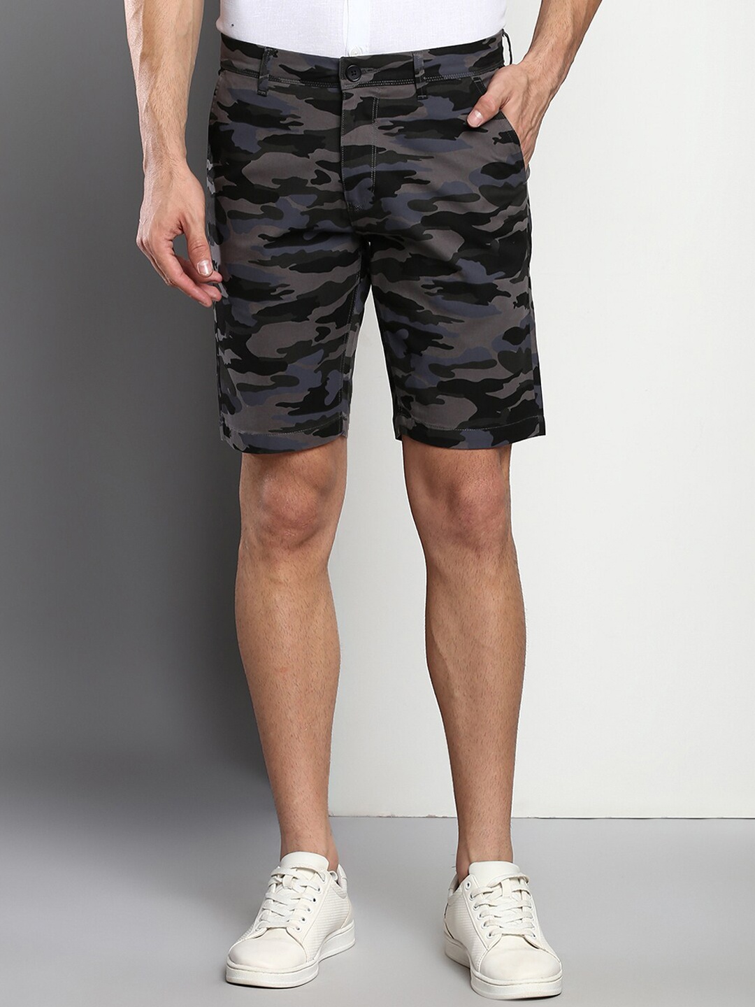 

Dennis Lingo Men Grey Camouflage Printed Slim Fit Shorts