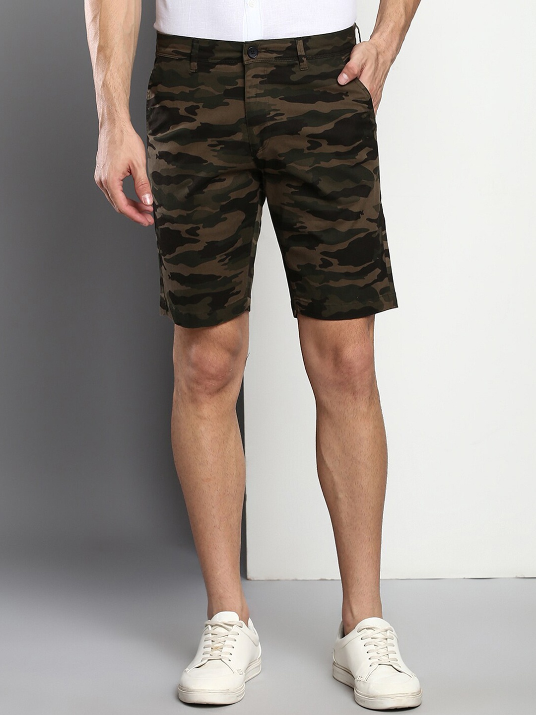 

Dennis Lingo Men Olive Green Camouflage Printed Slim Fit Shorts