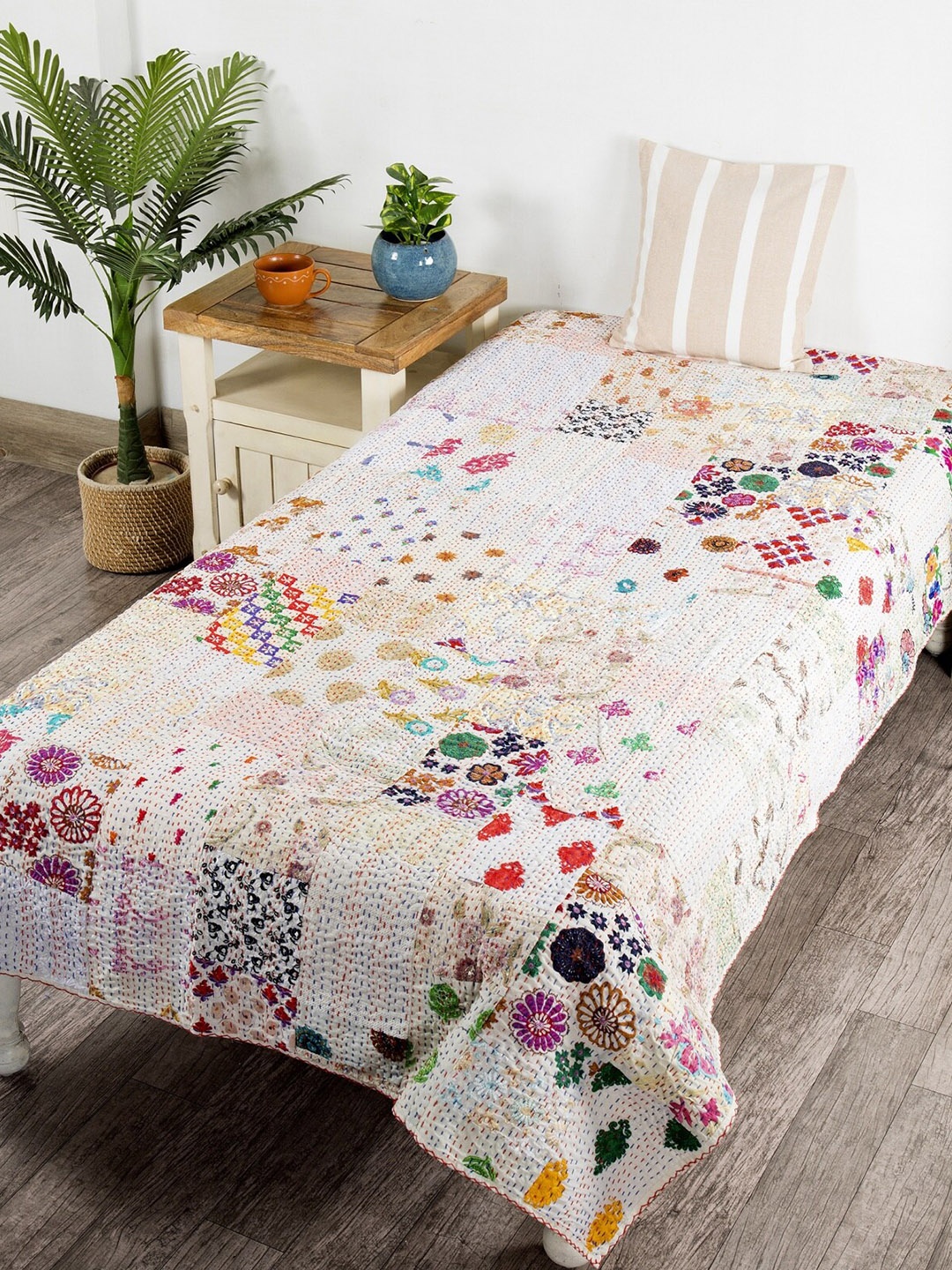 

HANDICRAFT PALACE Women White Bed Covers