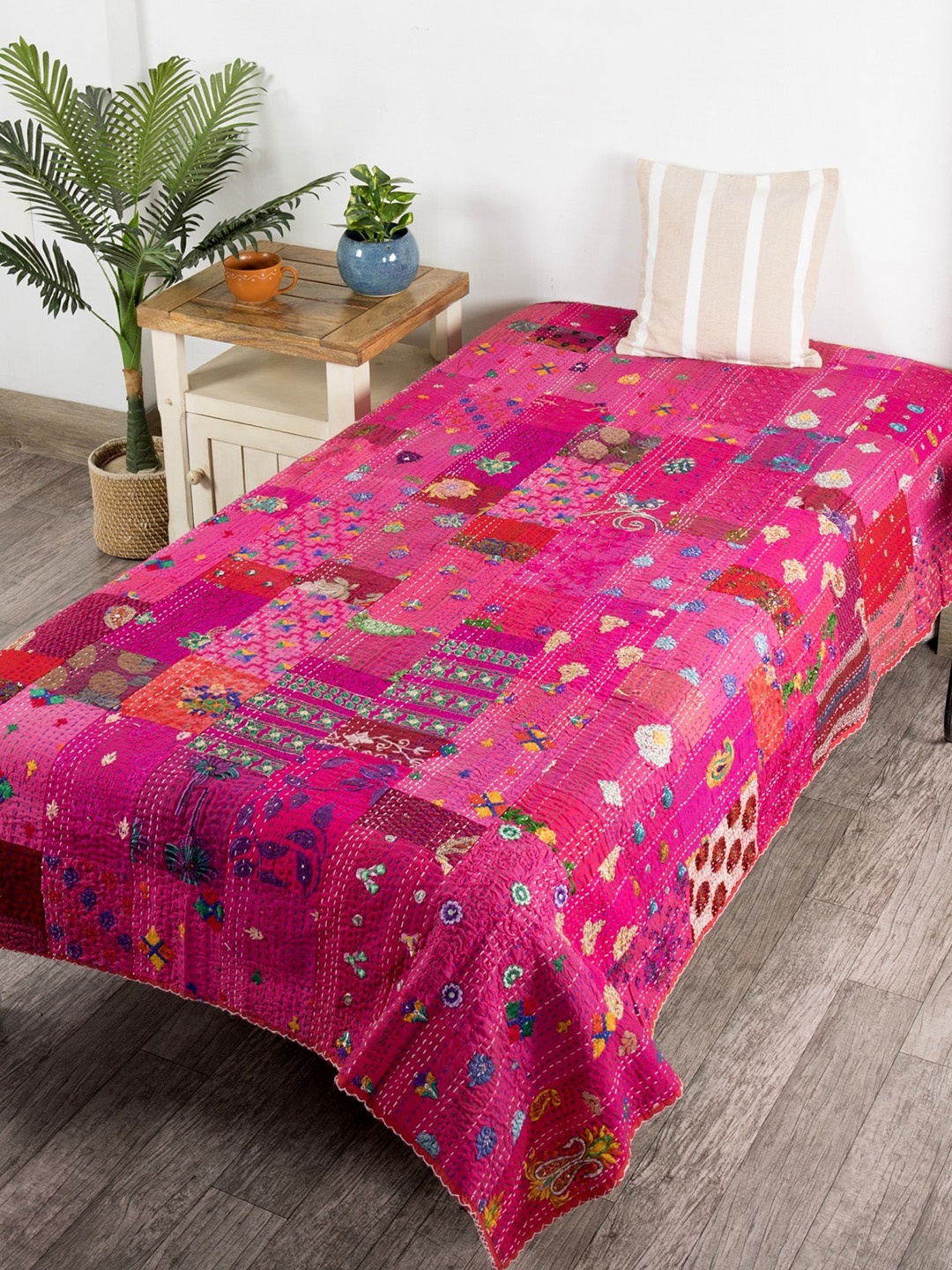 

HANDICRAFT PALACE Pink Embellished Patchwork Cotton Single Bed Covers