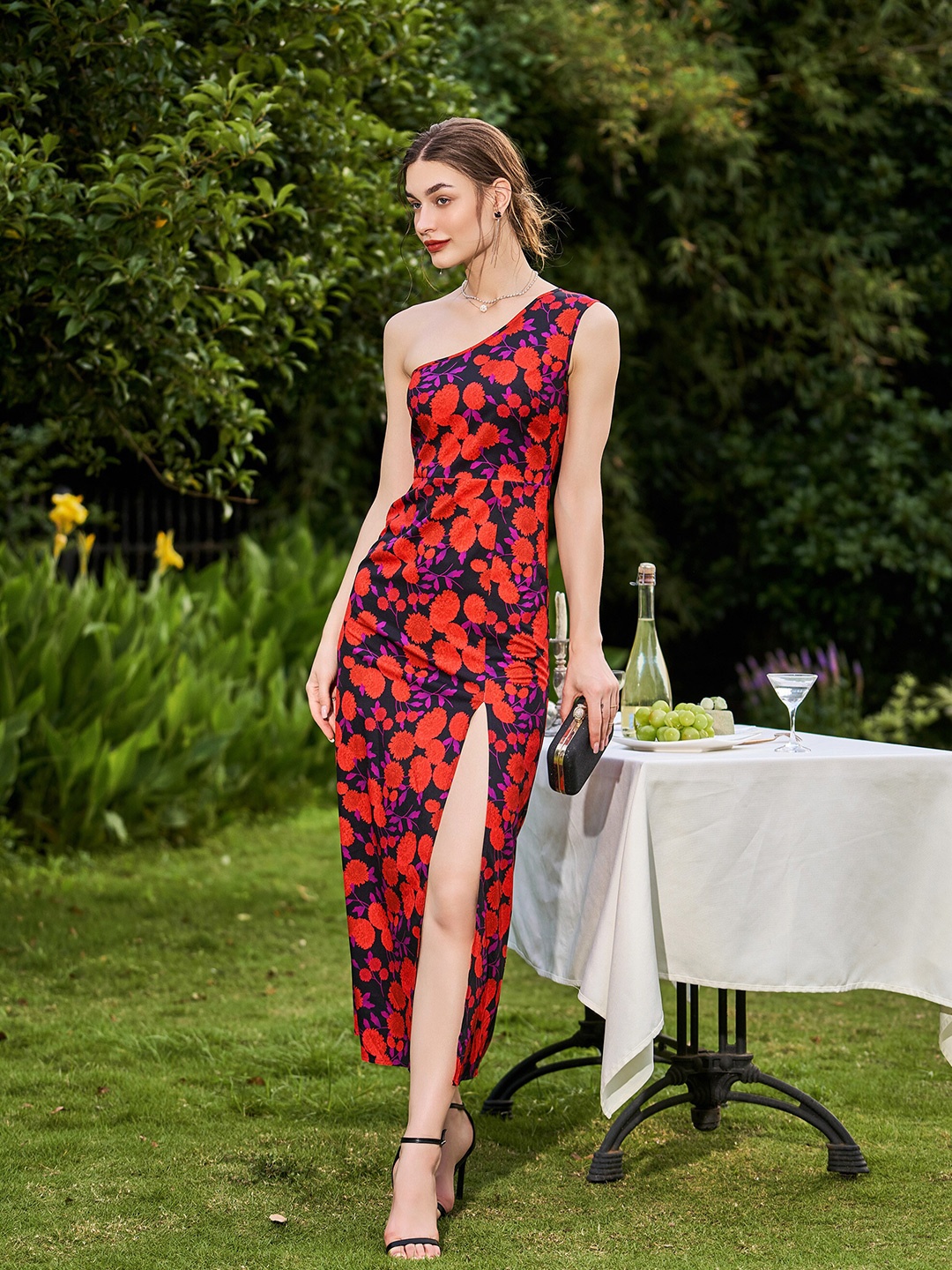

URBANIC Red Floral Sheath Dress