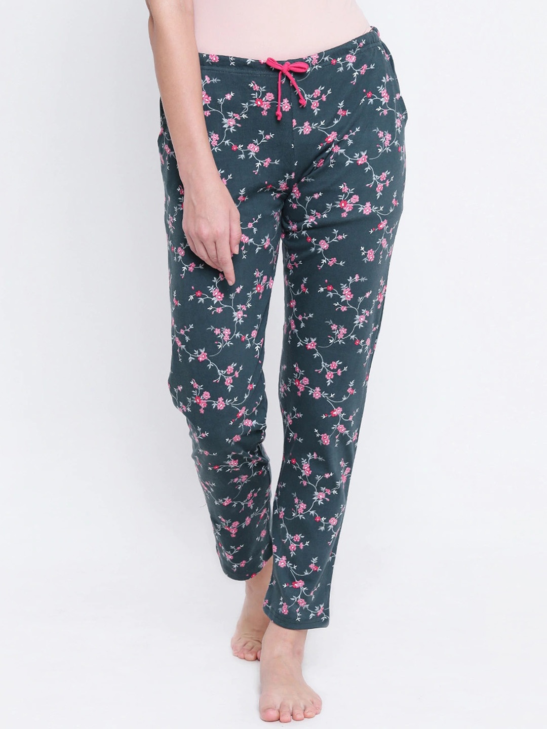 

Kanvin Women Green Printed Lounge Pants